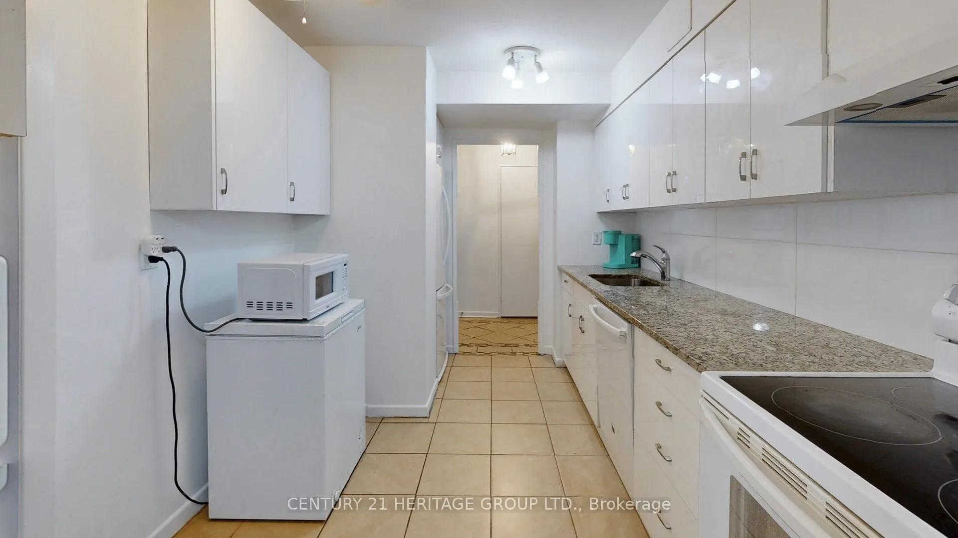 1 Royal Orchard Boulevard, #403