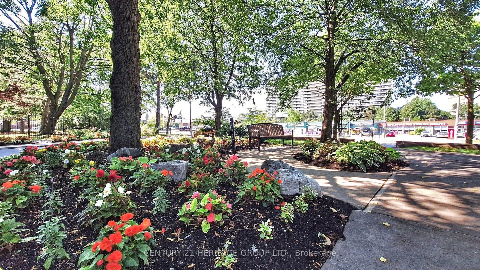 1 Royal Orchard Boulevard, #403