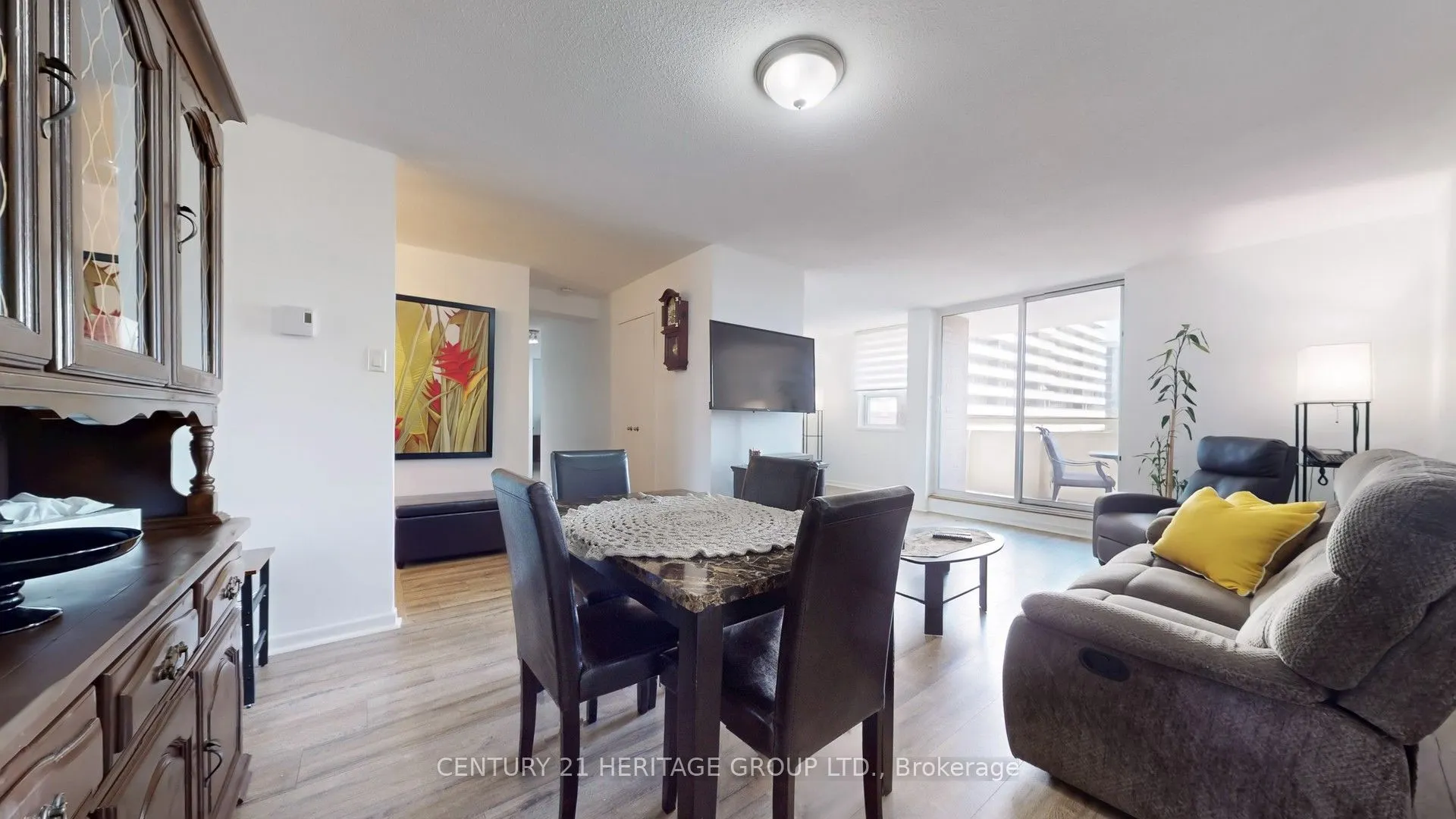 1 Royal Orchard Boulevard, #403