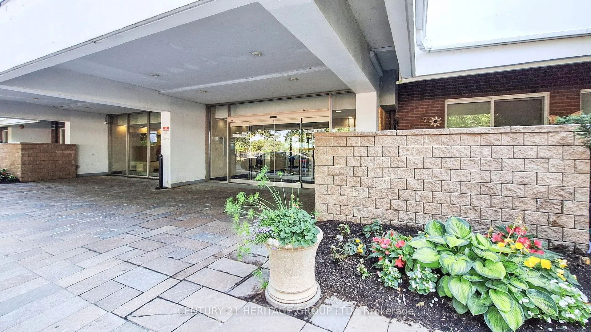 1 Royal Orchard Boulevard, #403