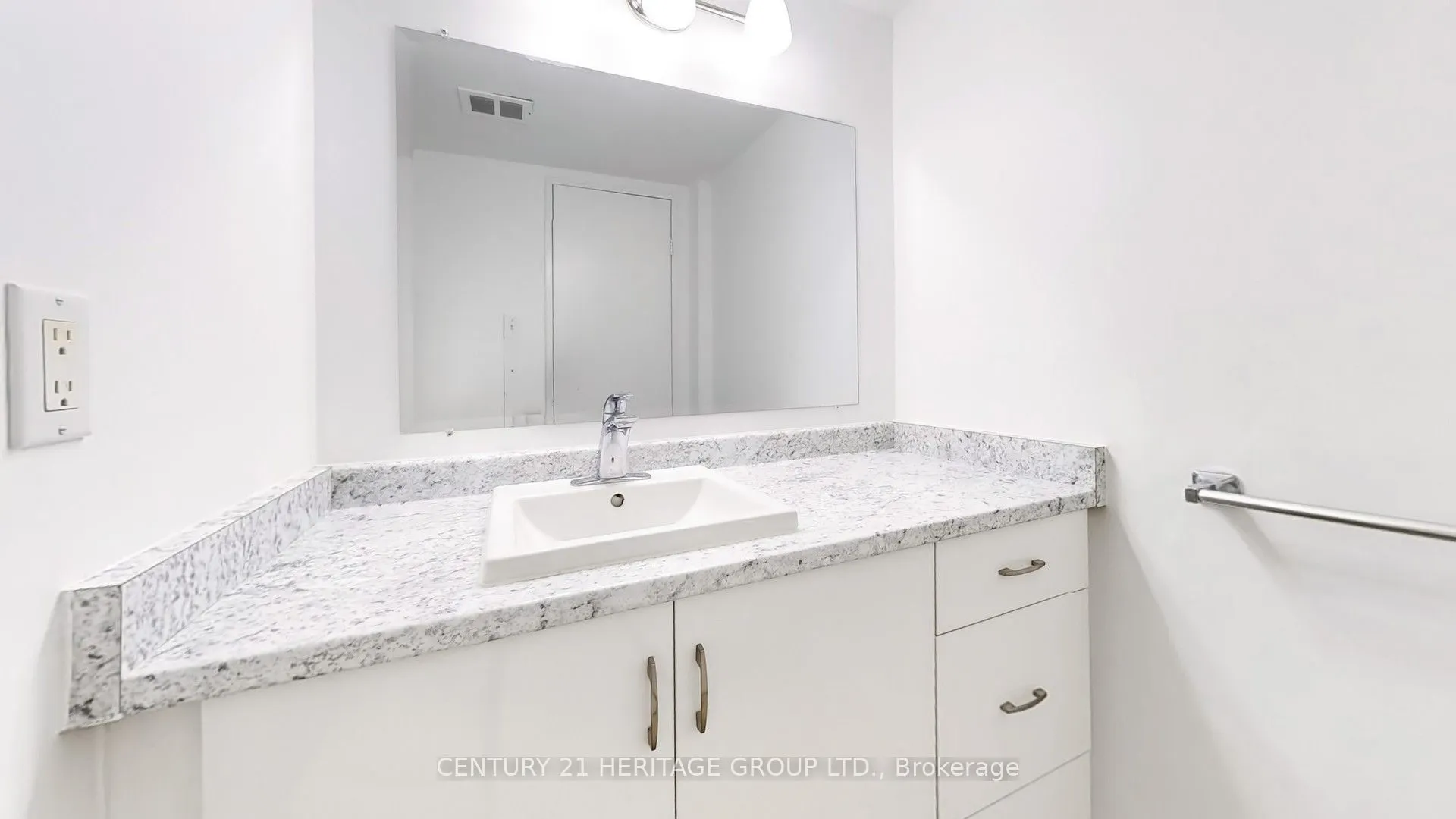 1 Royal Orchard Boulevard, #403