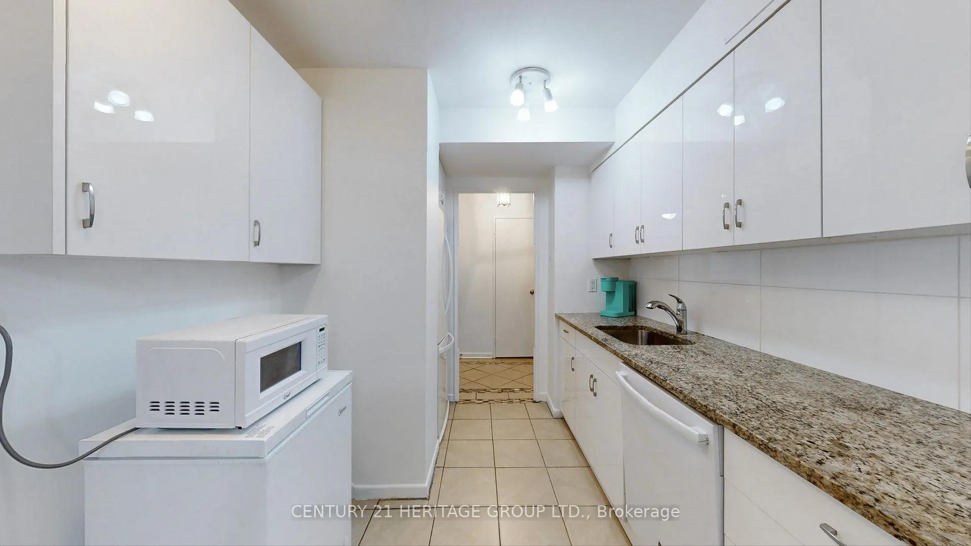 1 Royal Orchard Boulevard, #403