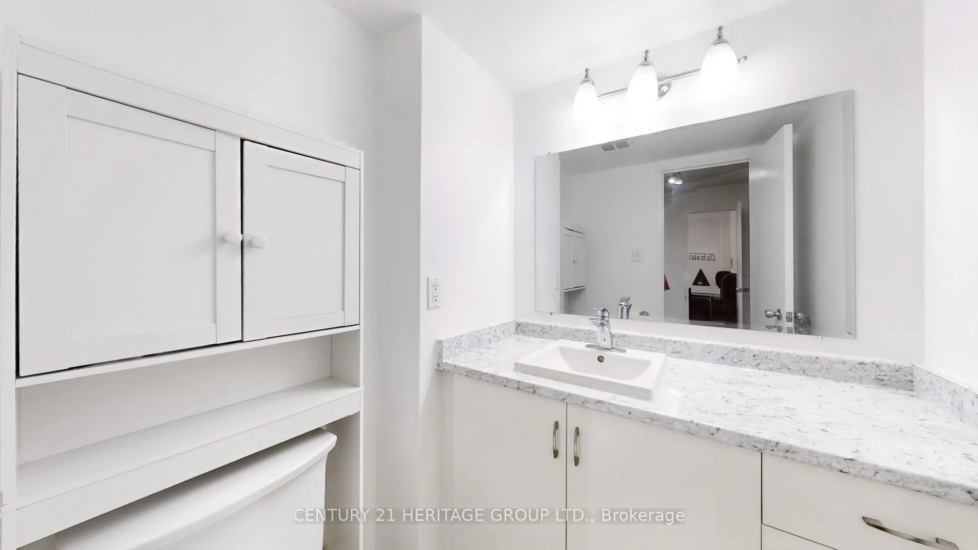 1 Royal Orchard Boulevard, #403
