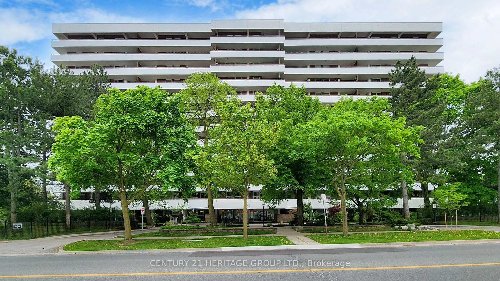 1 Royal Orchard Boulevard, #403