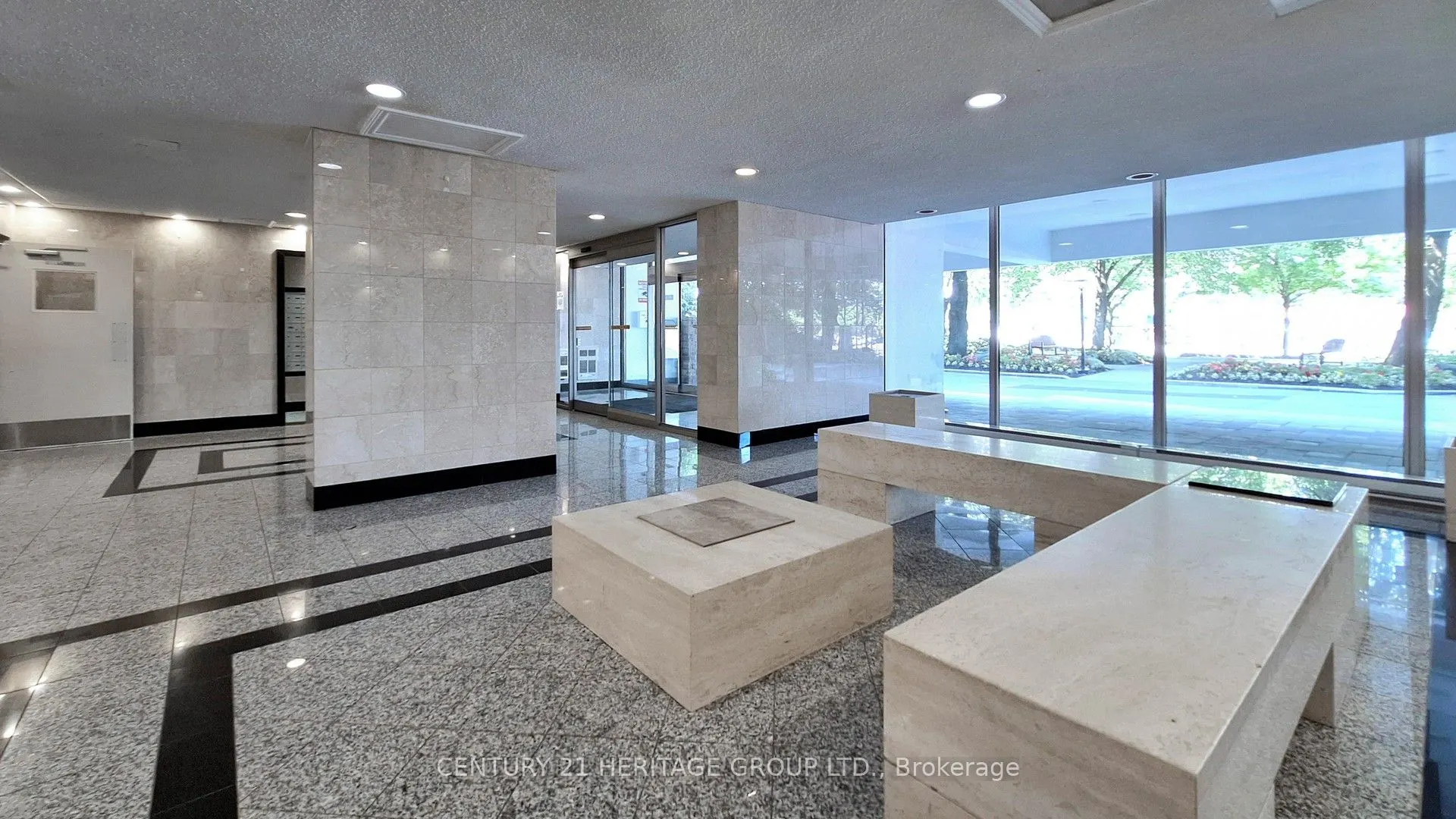 1 Royal Orchard Boulevard, #403