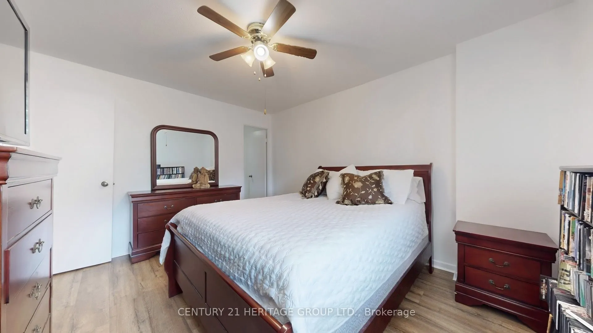 1 Royal Orchard Boulevard, #403