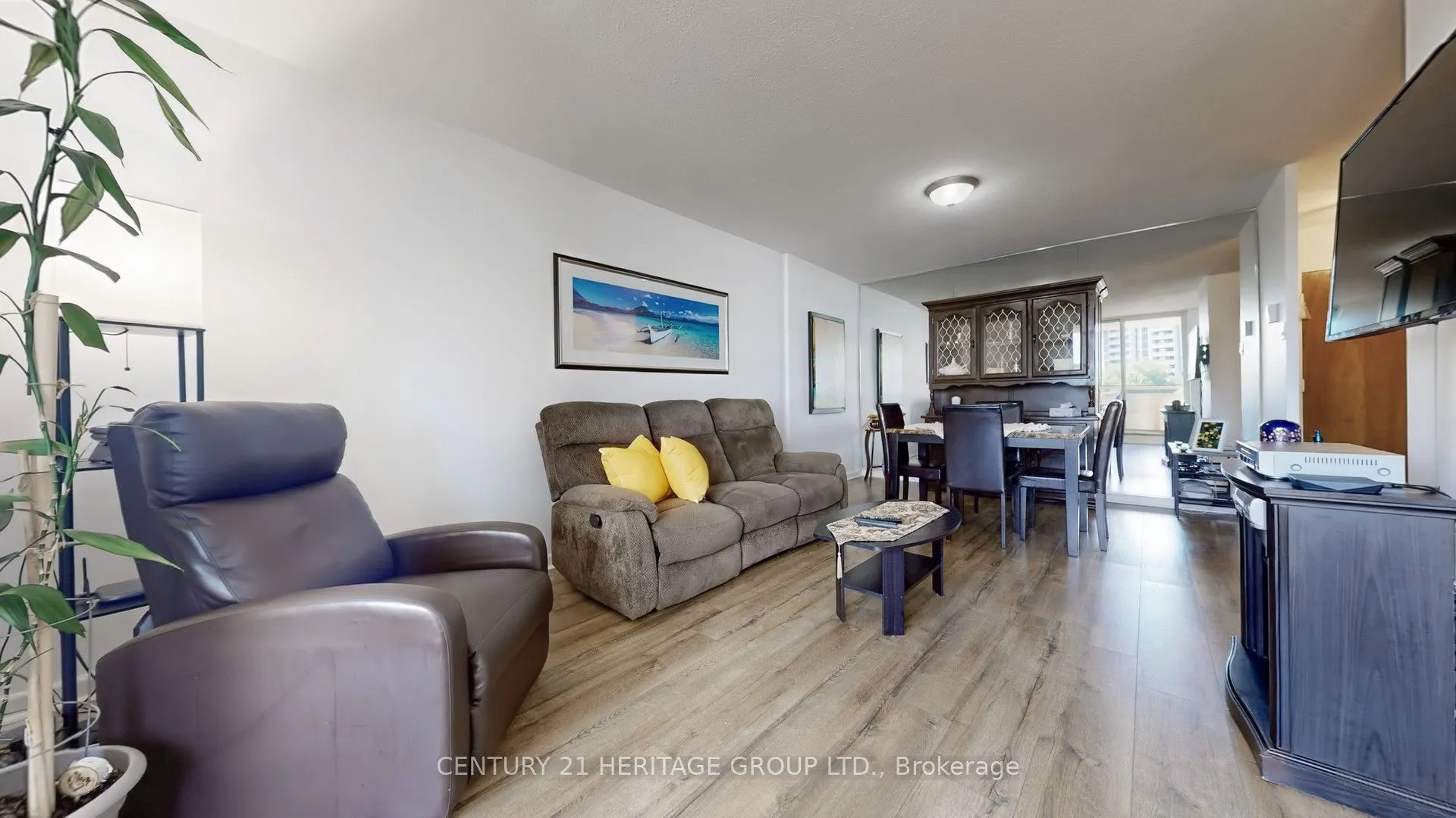 1 Royal Orchard Boulevard, #403