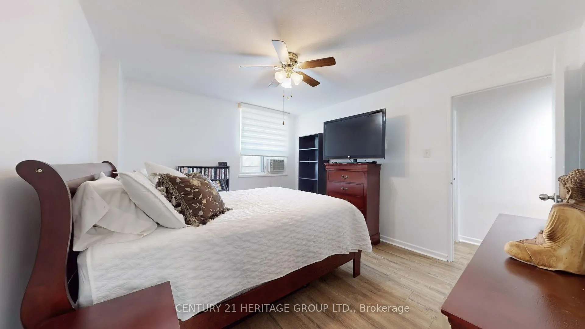 1 Royal Orchard Boulevard, #403