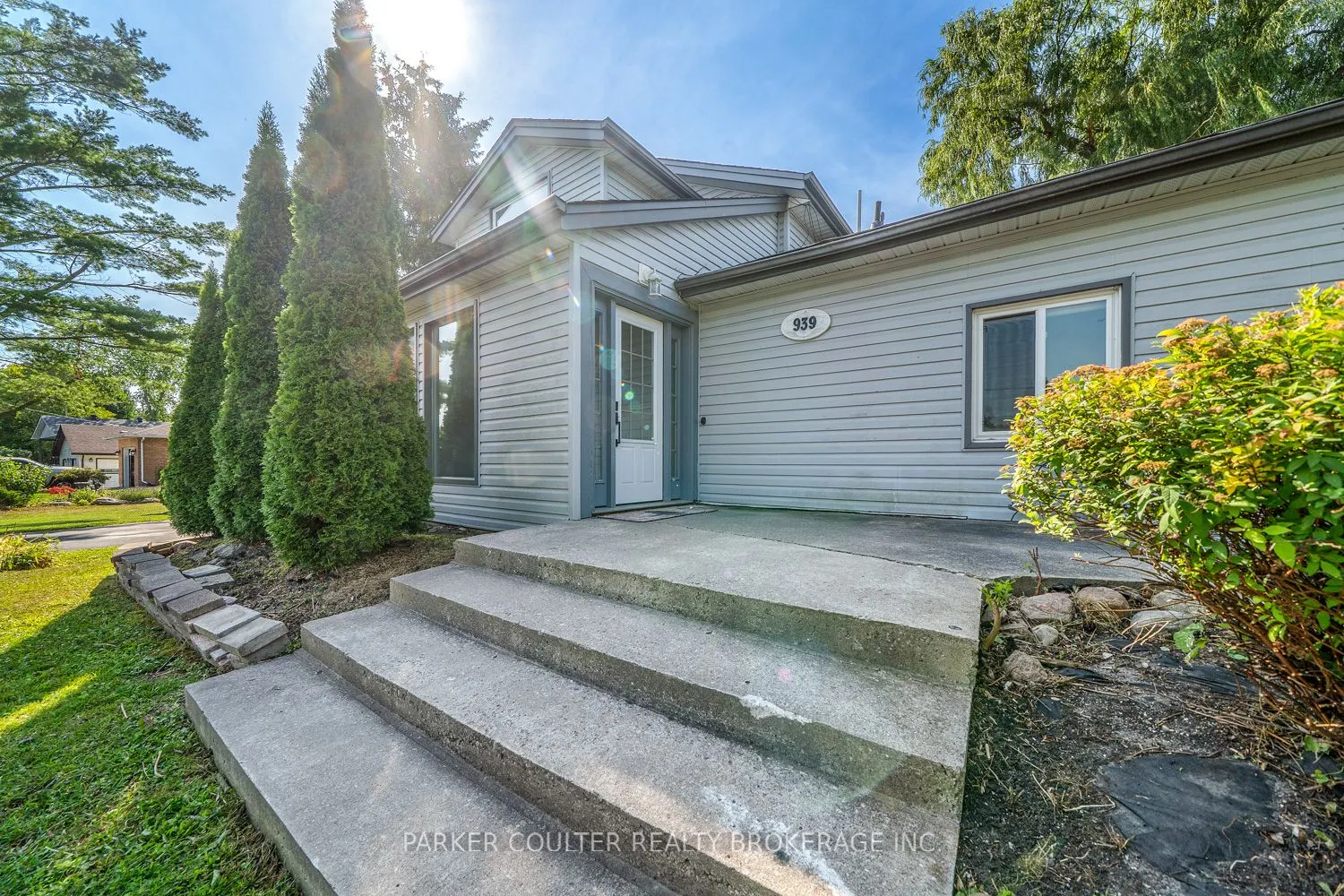 939 Clifton Boulevard