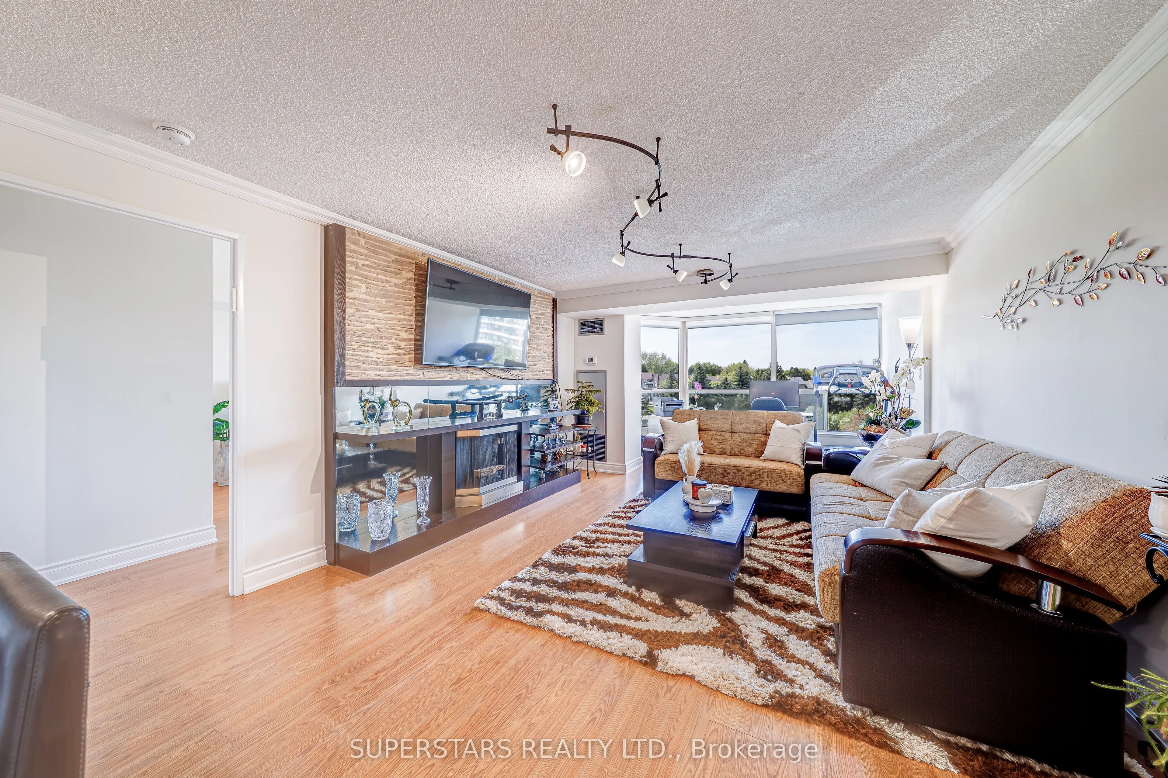 7300 Yonge Street, #512