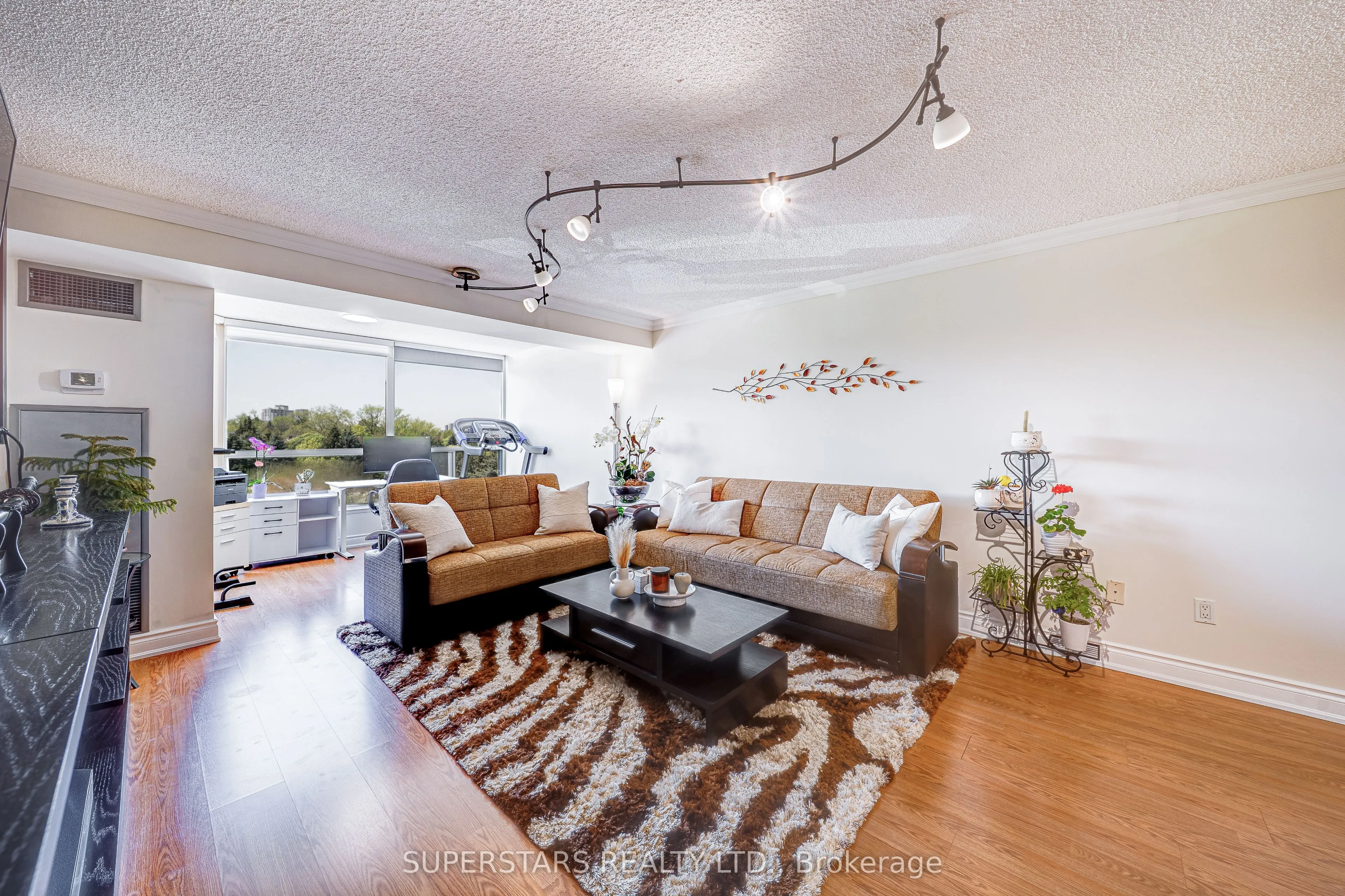 7300 Yonge Street, #512