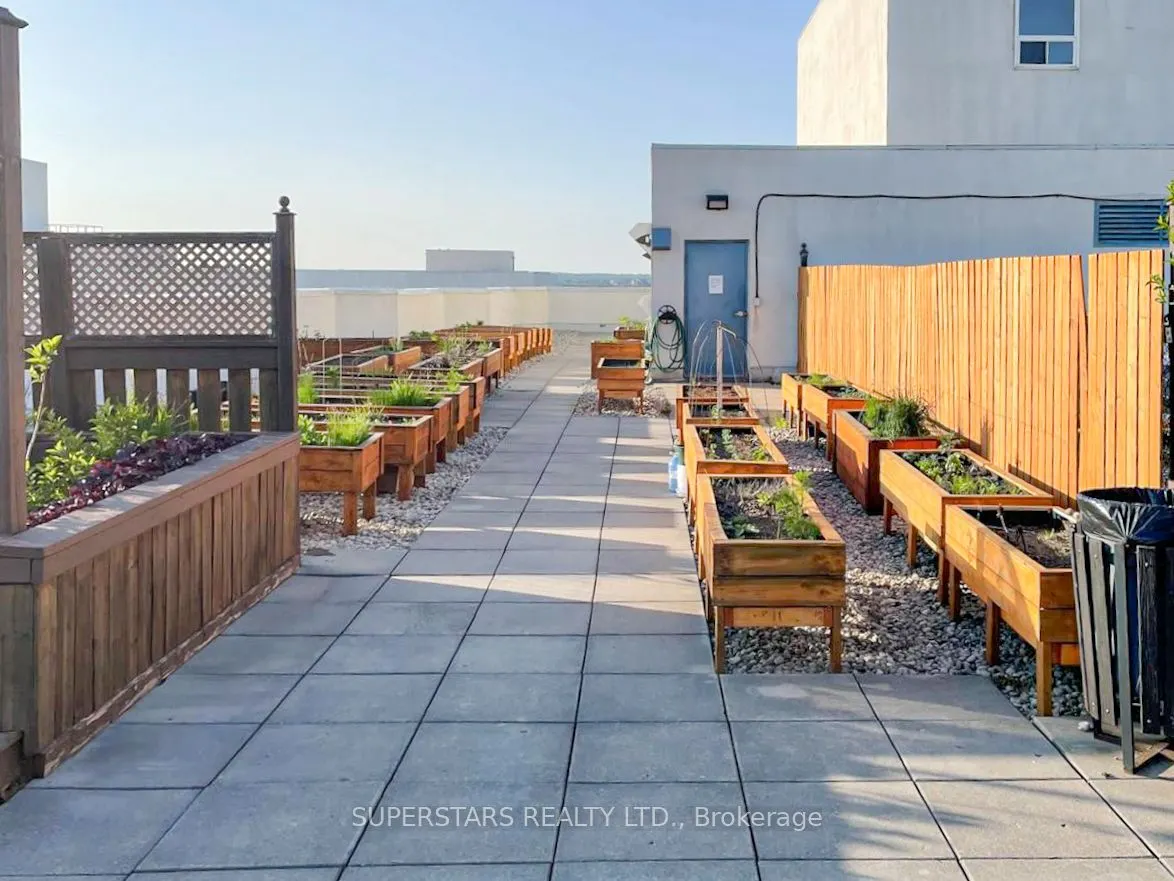 7300 Yonge Street, #512