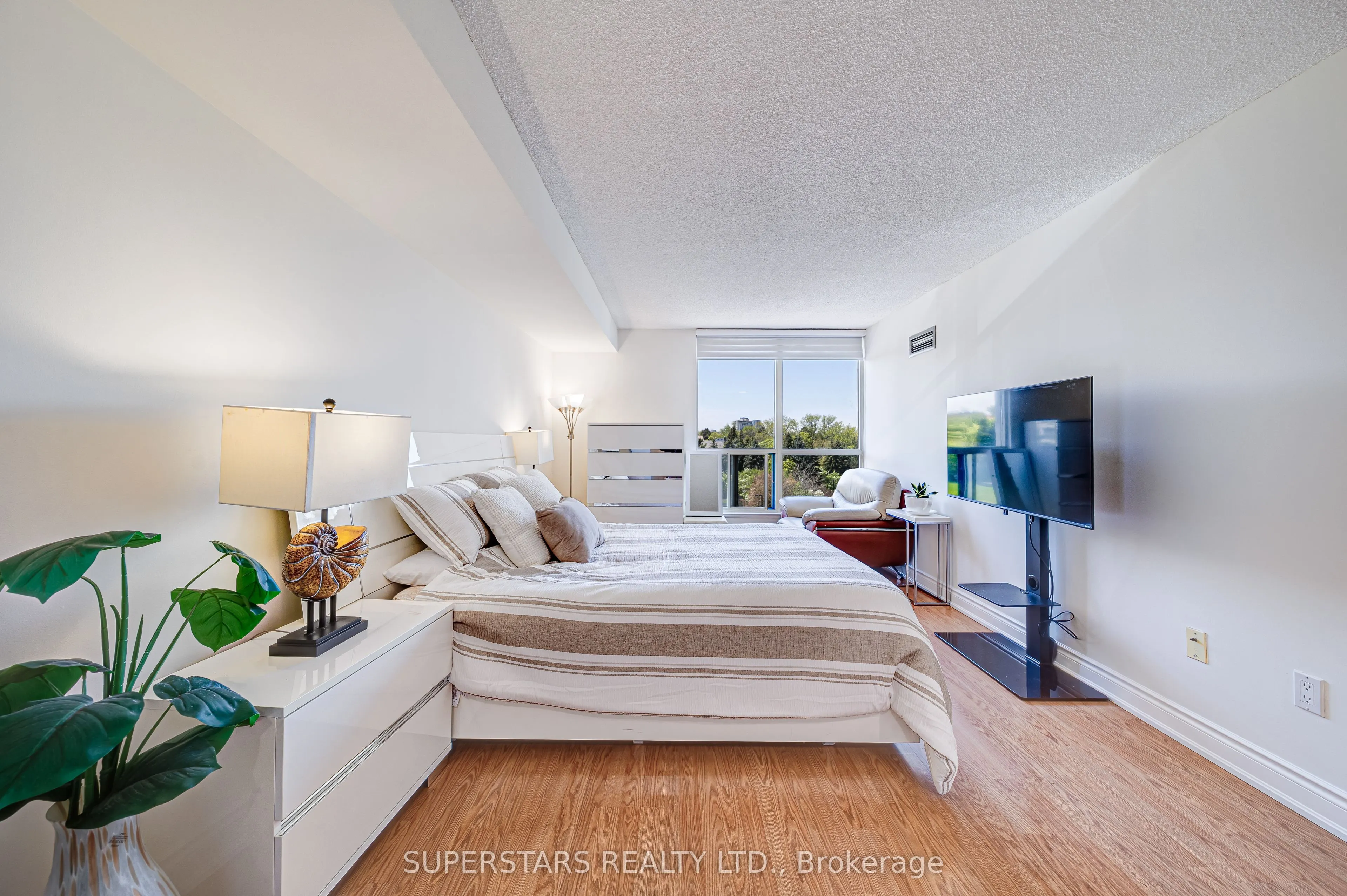 7300 Yonge Street, #512