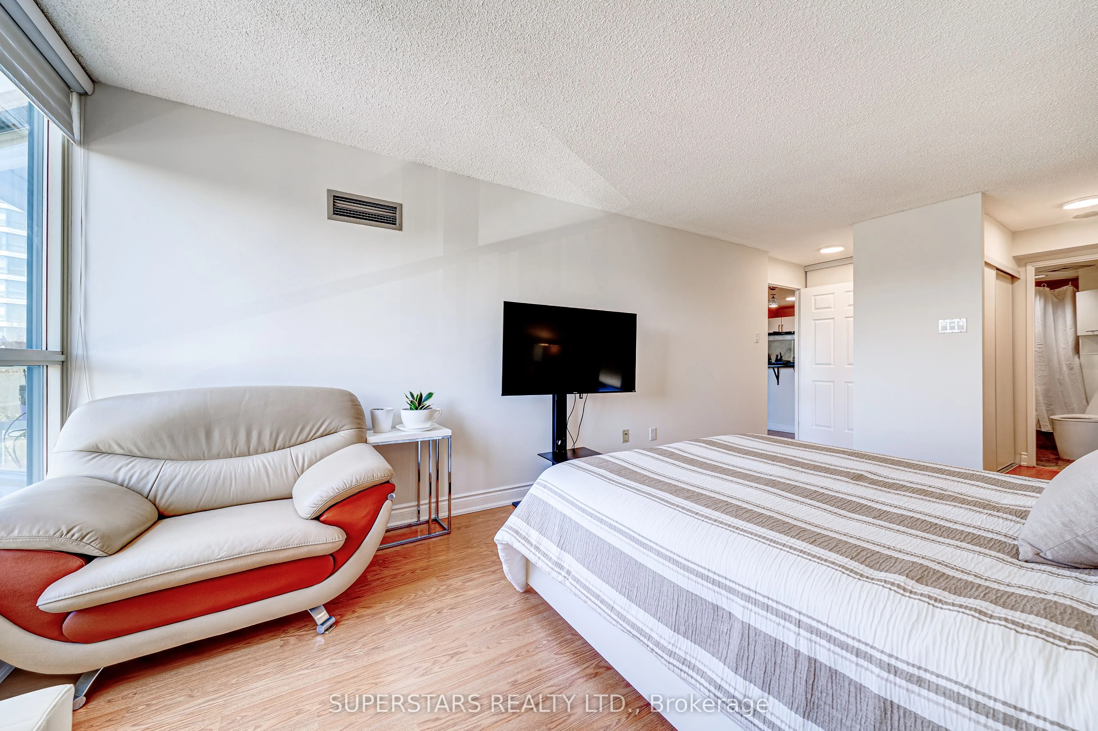 7300 Yonge Street, #512