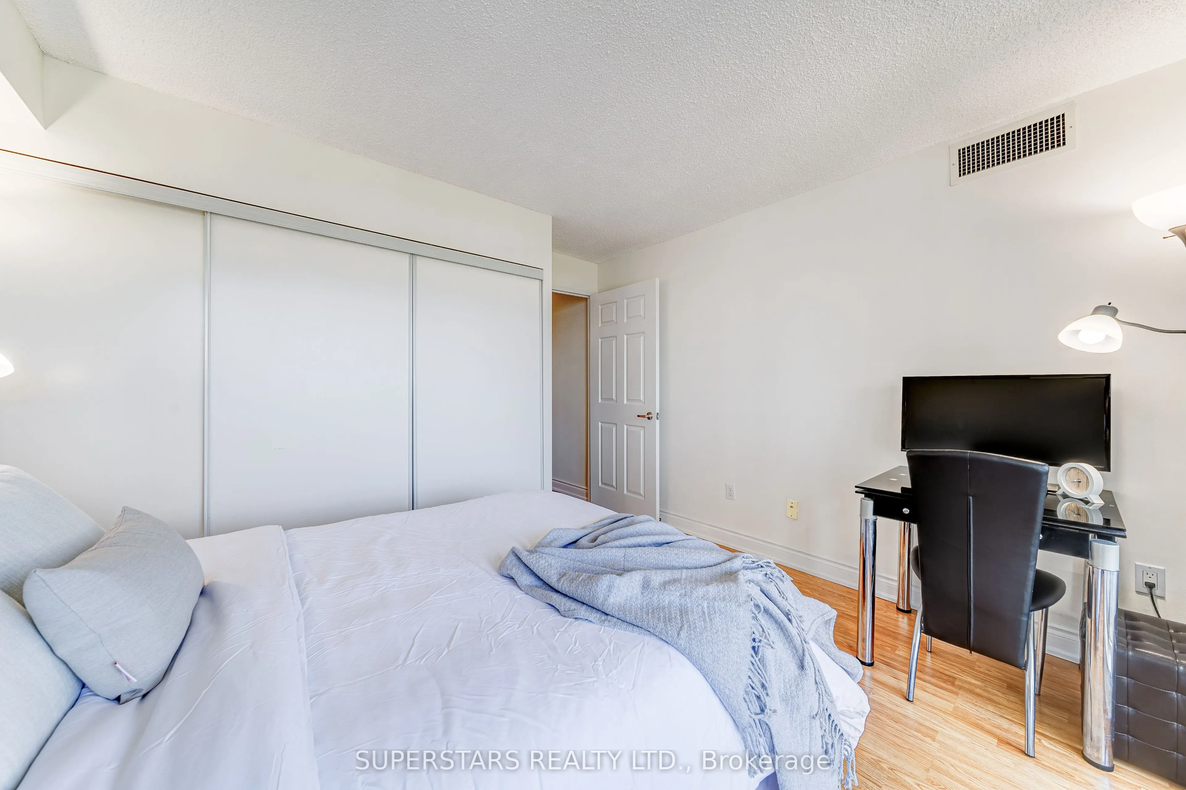 7300 Yonge Street, #512