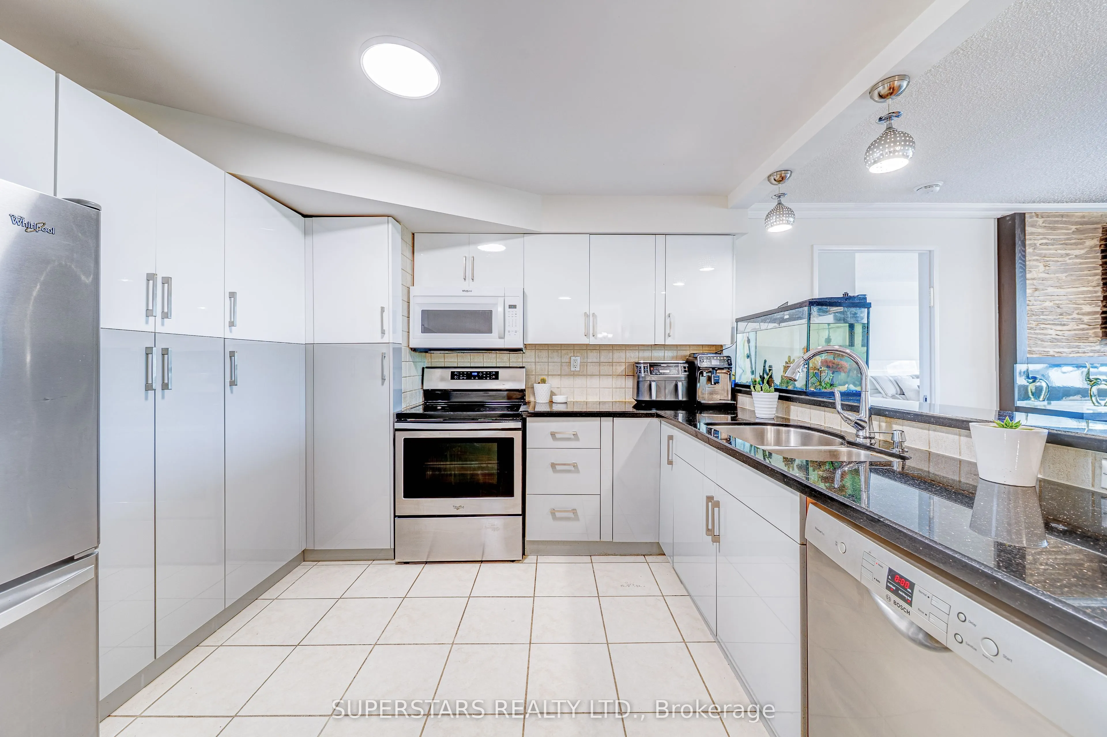 7300 Yonge Street, #512