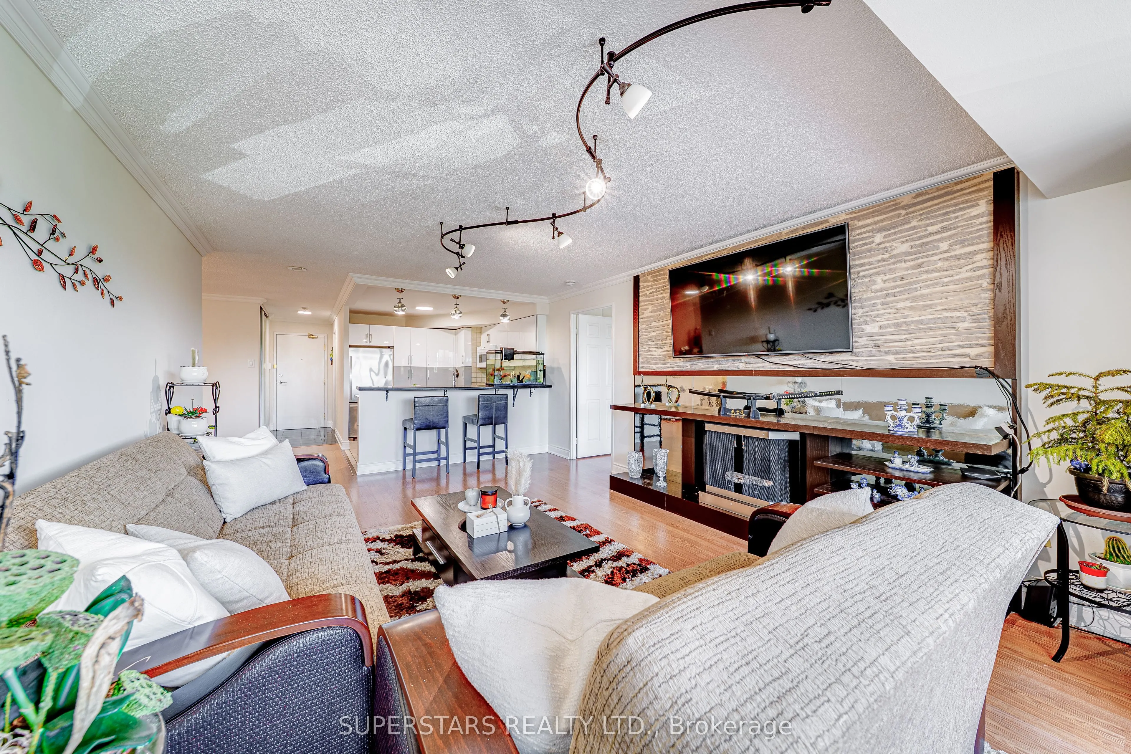 7300 Yonge Street, #512