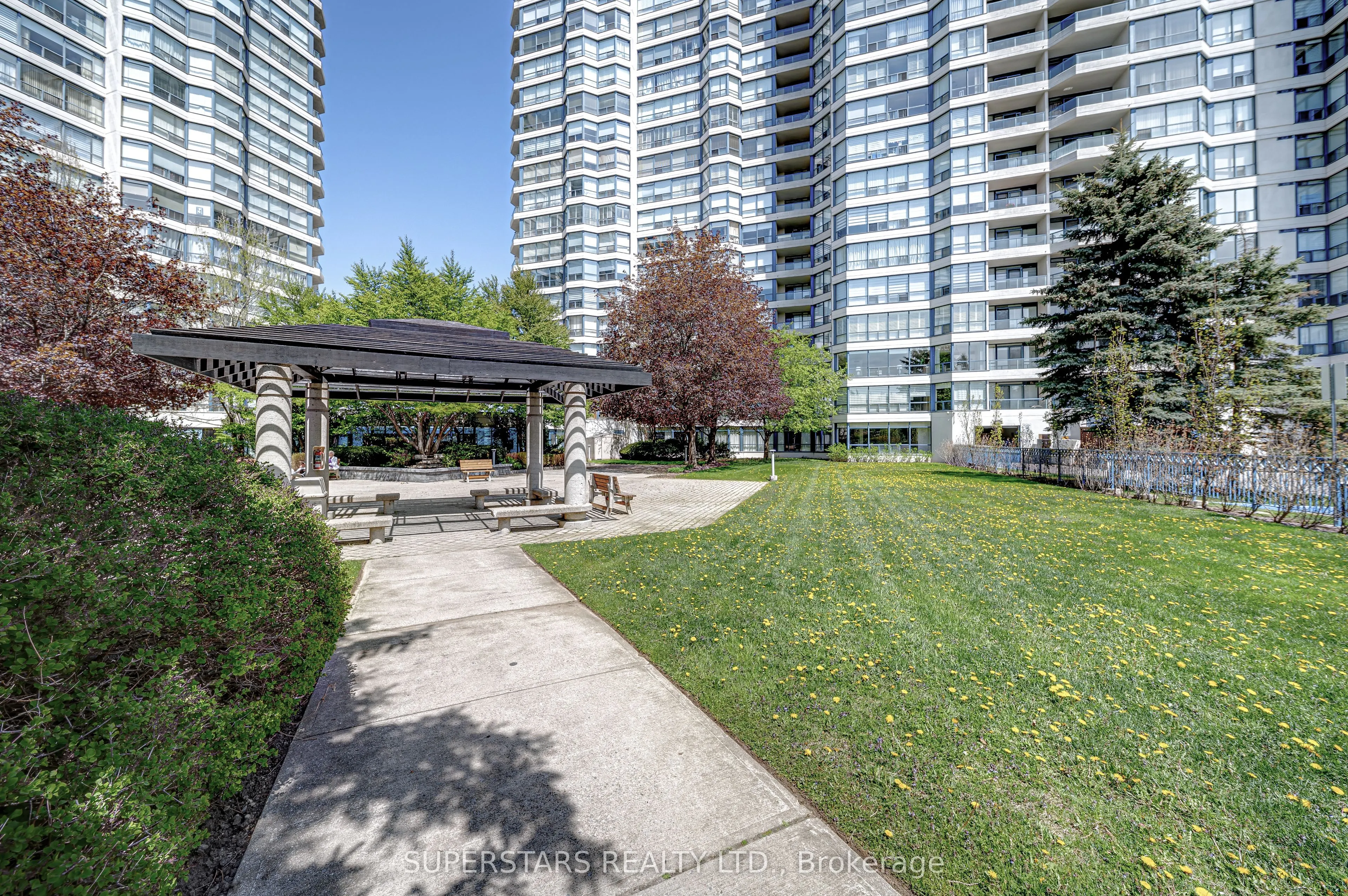 7300 Yonge Street, #512