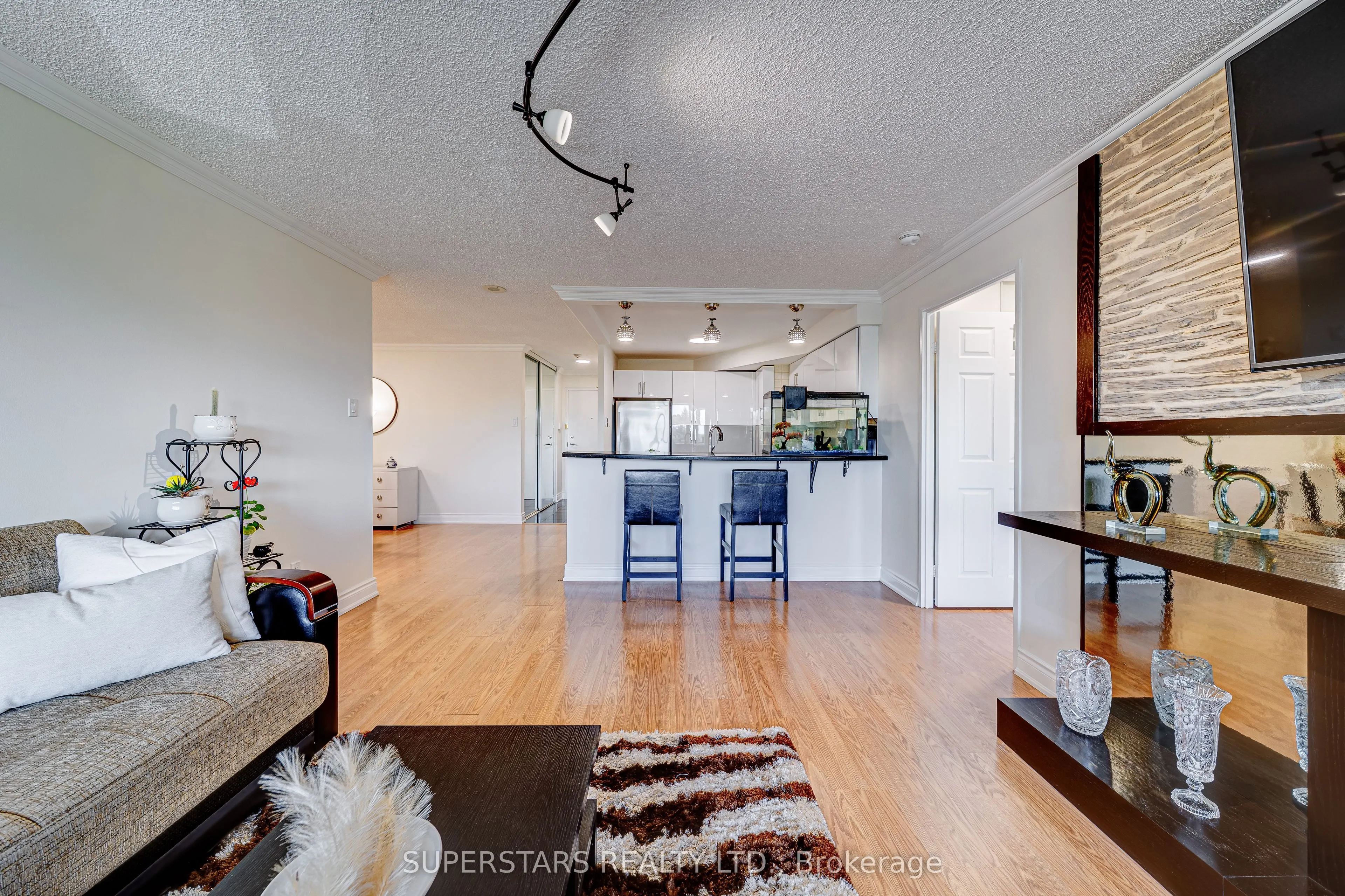 7300 Yonge Street, #512