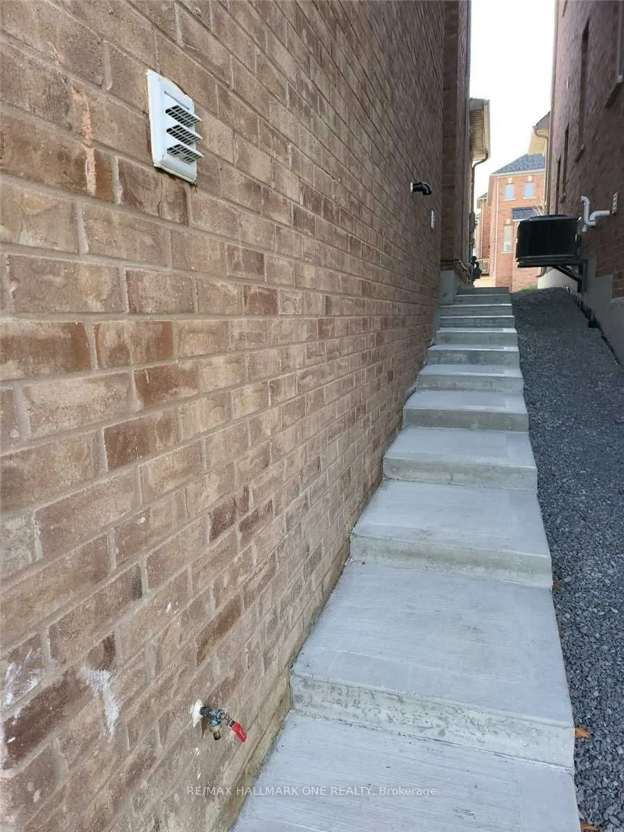 18 Frank Kelly Drive