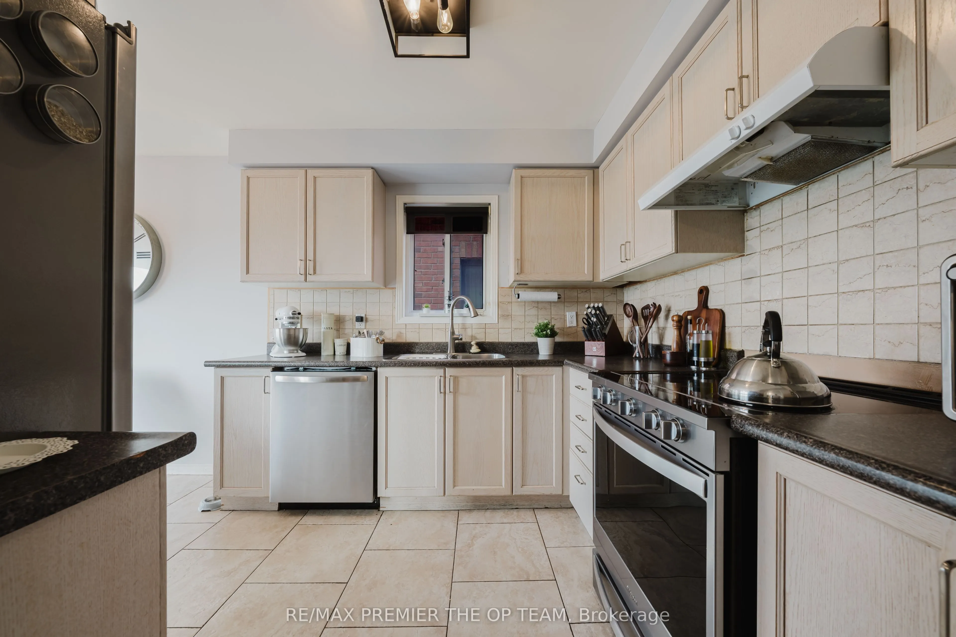 50 Beaverbrook Crescent