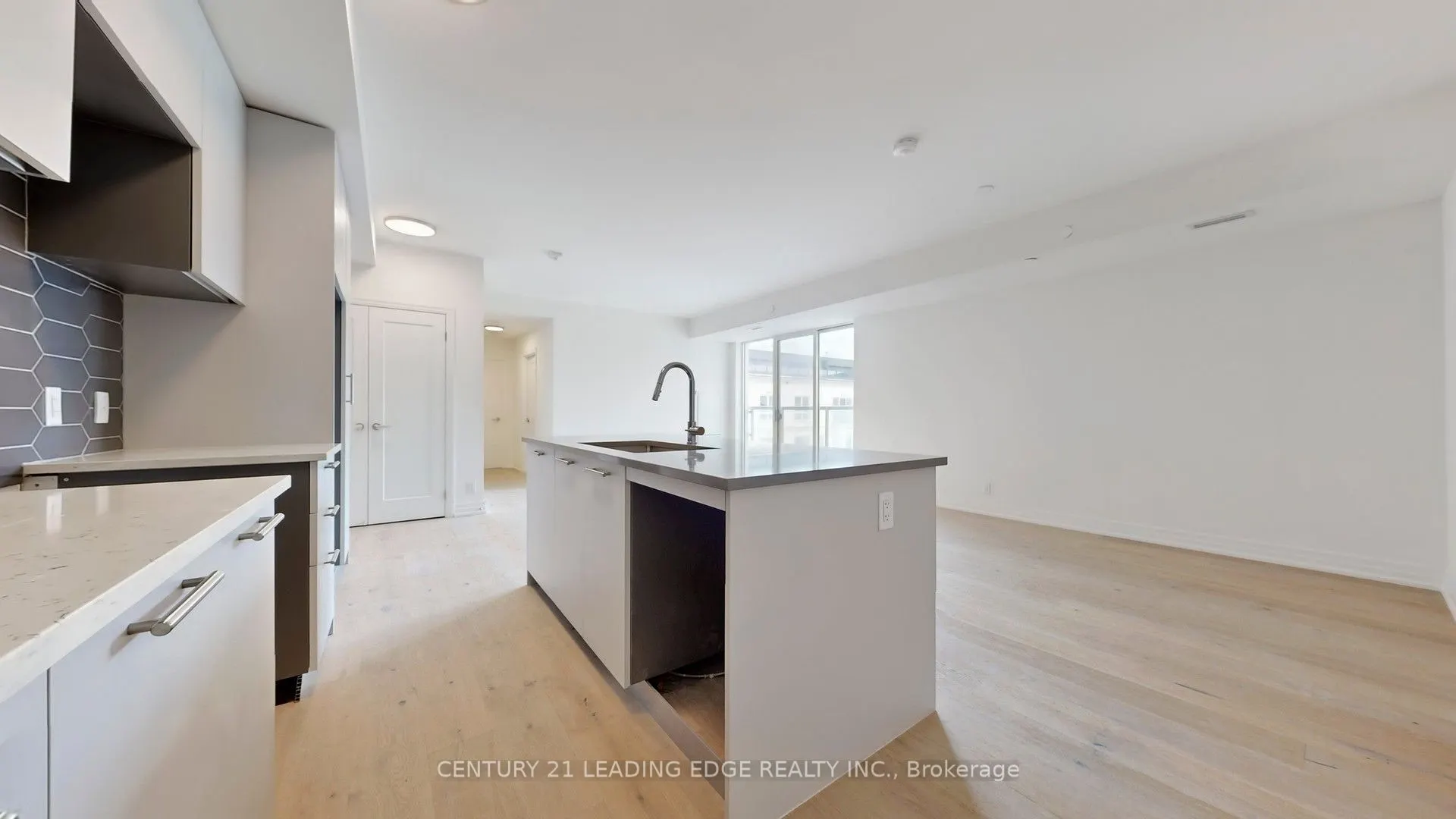 101 Cathedral High Street, #Ph30