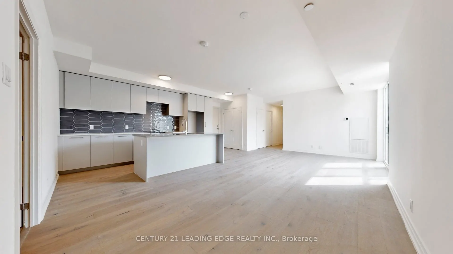 101 Cathedral High Street, #Ph30