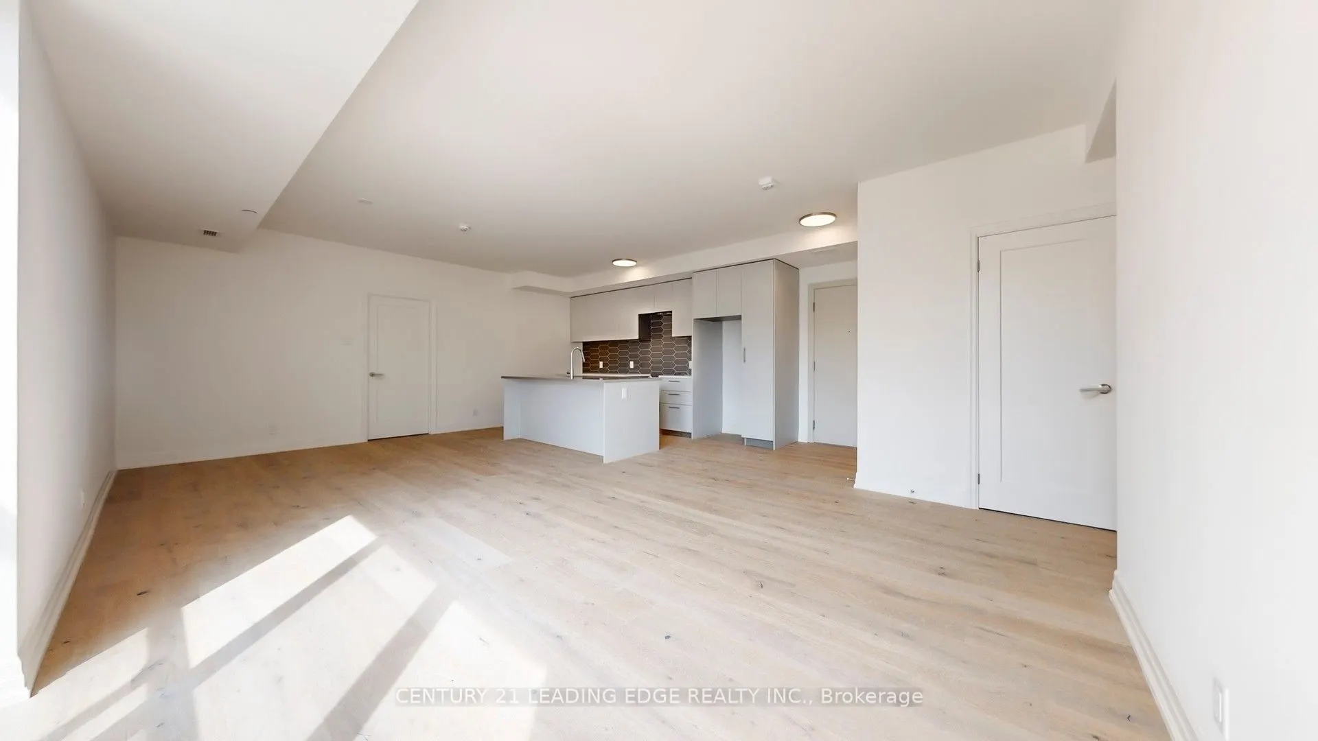 101 Cathedral High Street, #Ph30