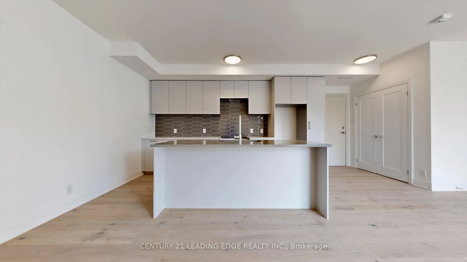 101 Cathedral High Street, #Ph30