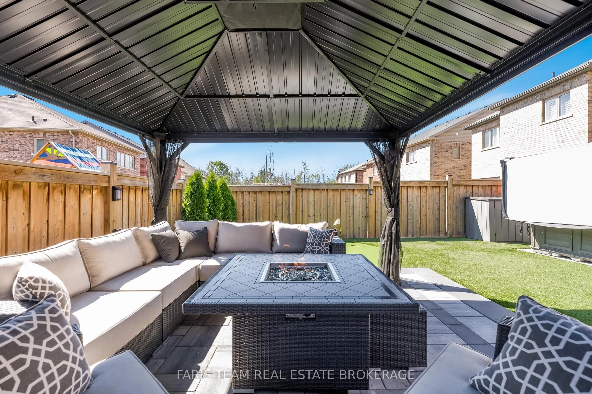 1464 Farrow Crescent