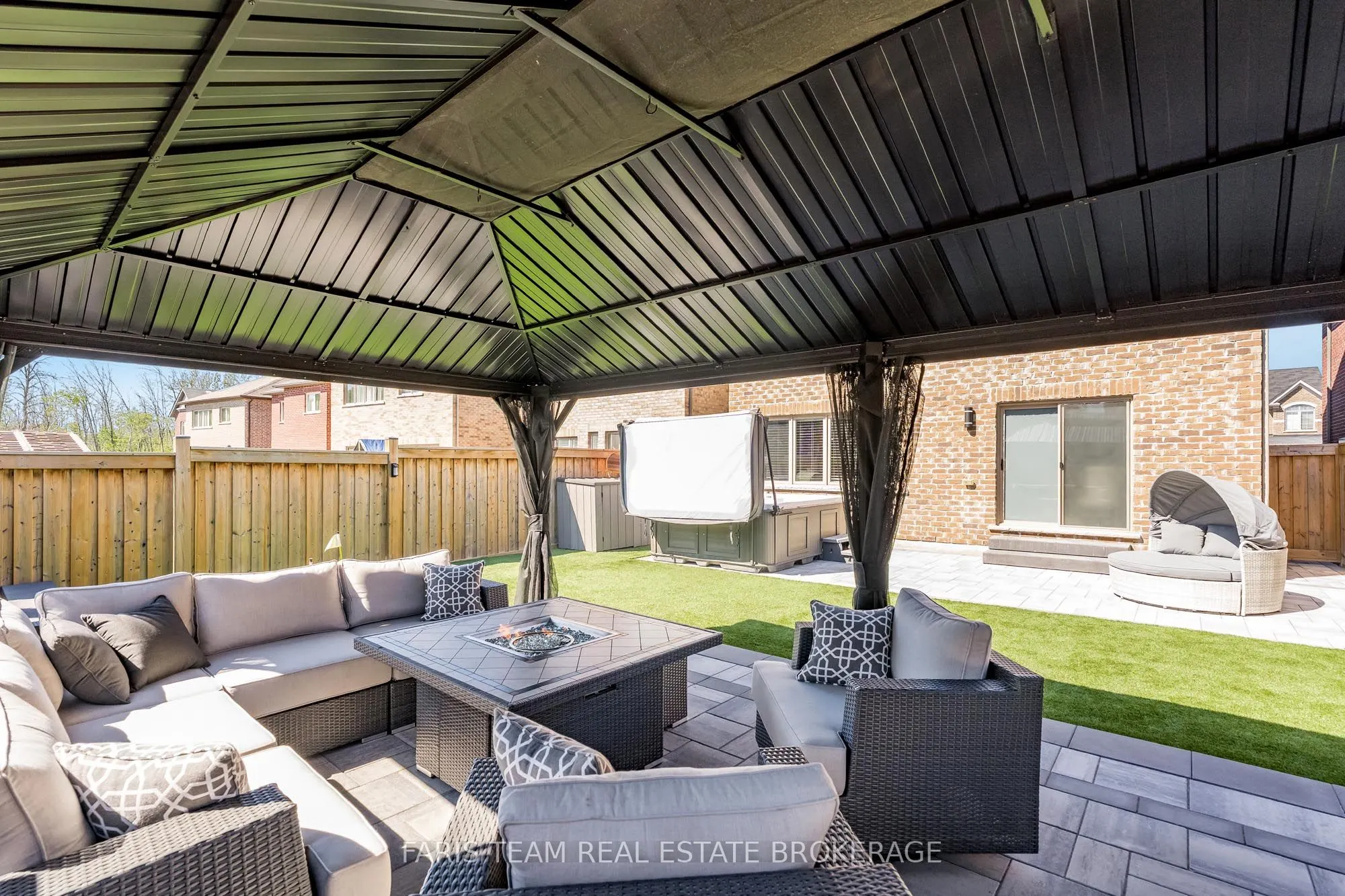 1464 Farrow Crescent