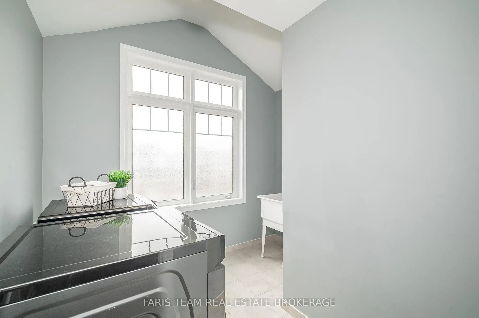 1464 Farrow Crescent