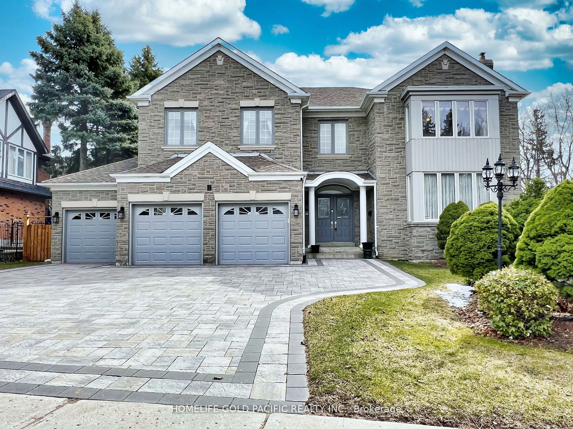 9 Gardiner Crescent