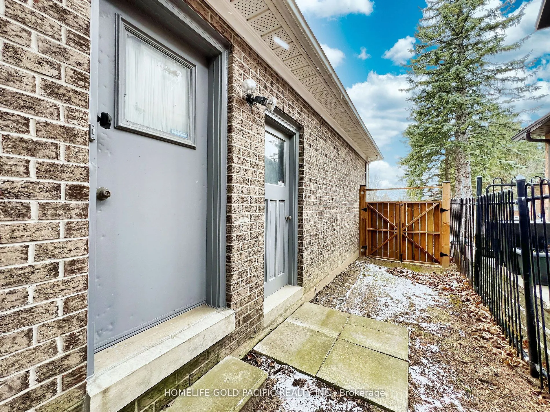 9 Gardiner Crescent