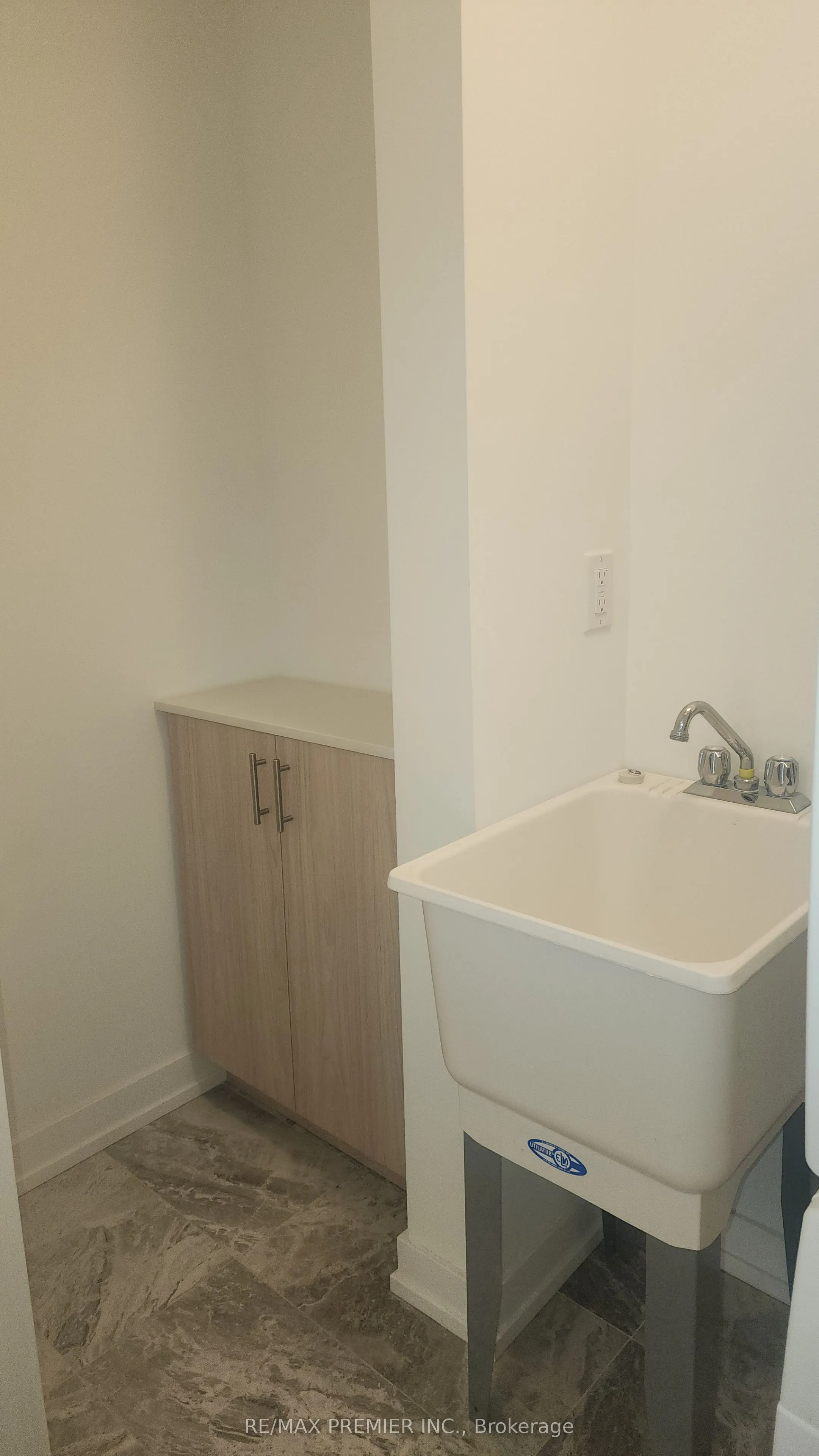 67 Saigon Drive S, #106