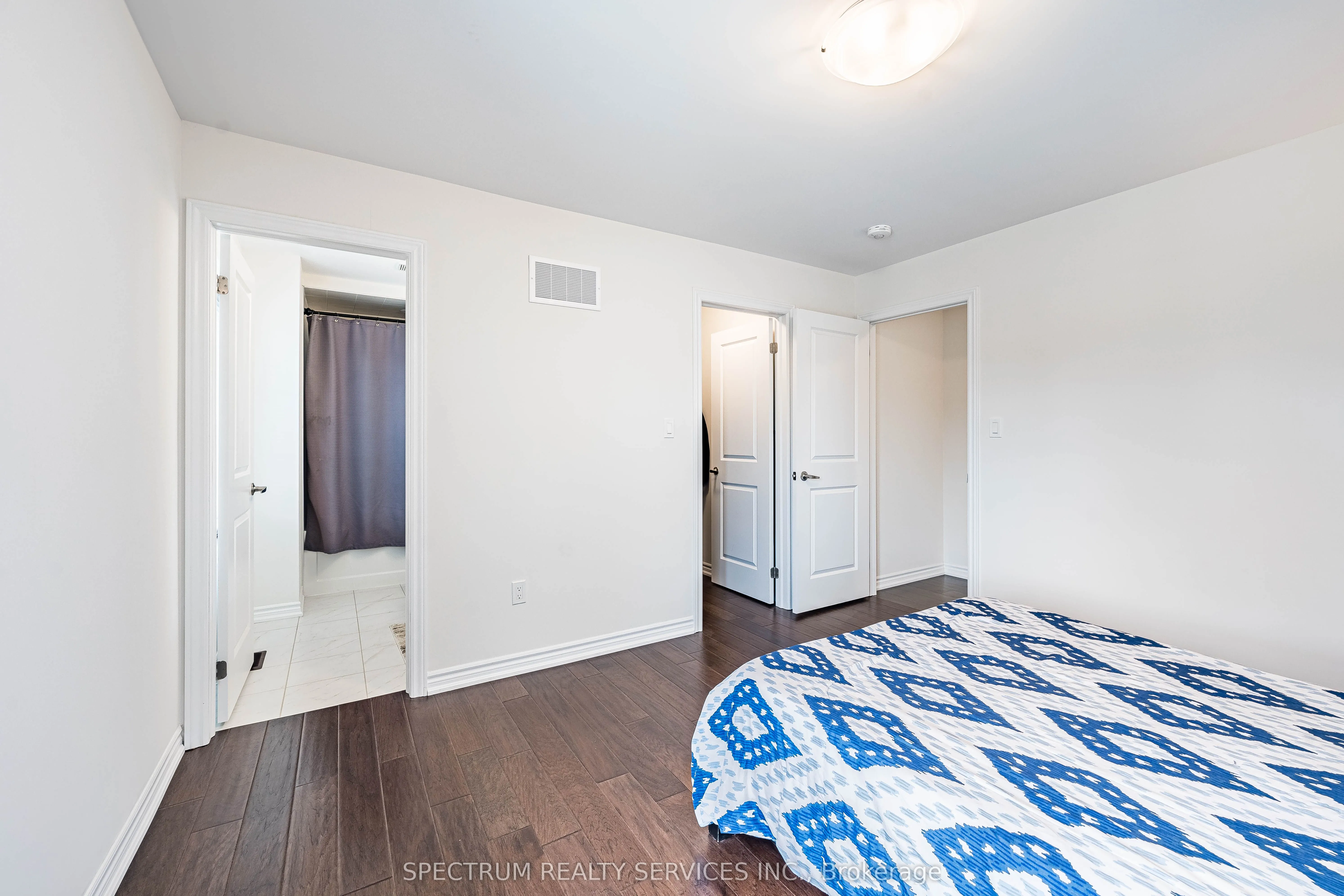 250 FERRAGINE Crescent