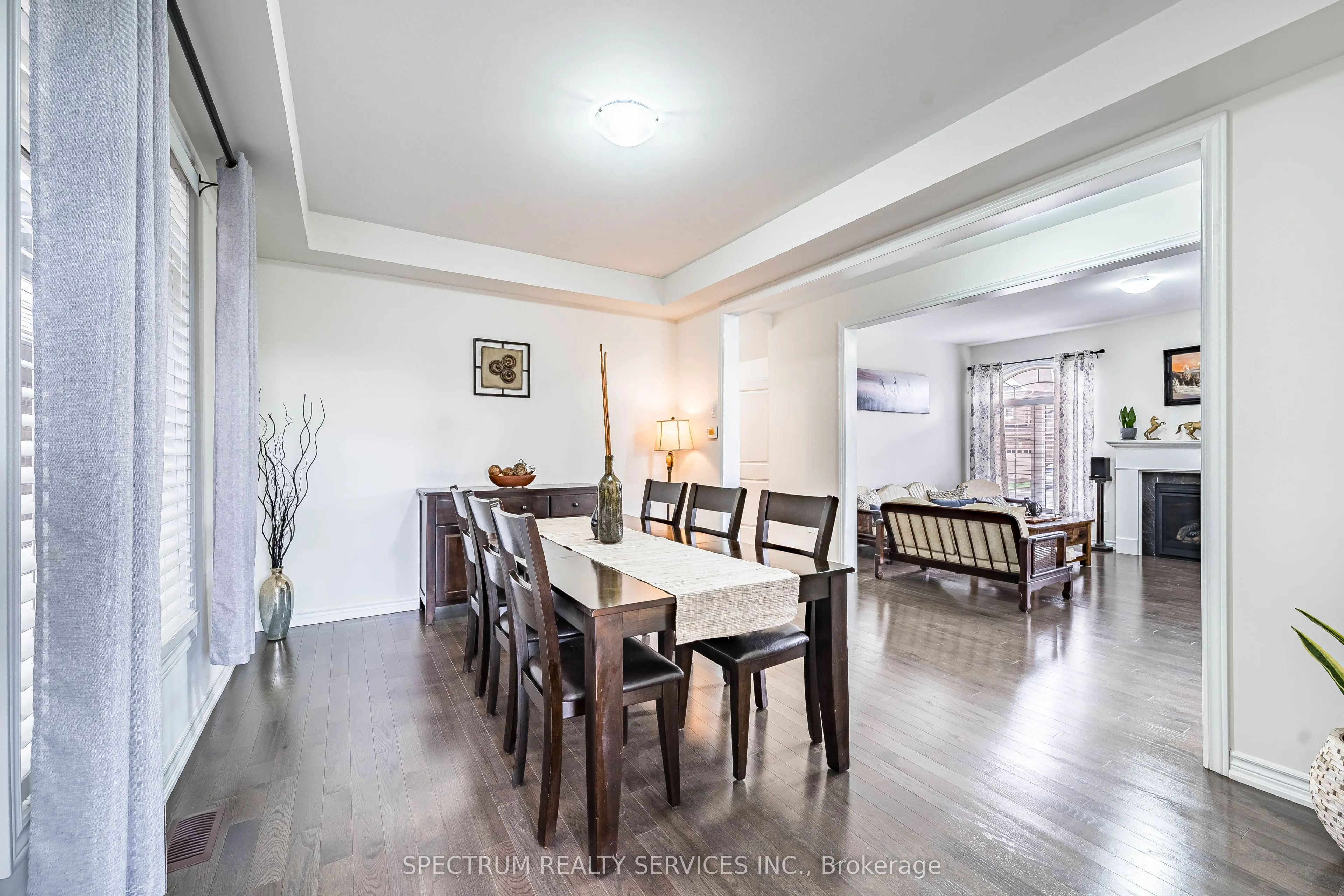 250 FERRAGINE Crescent