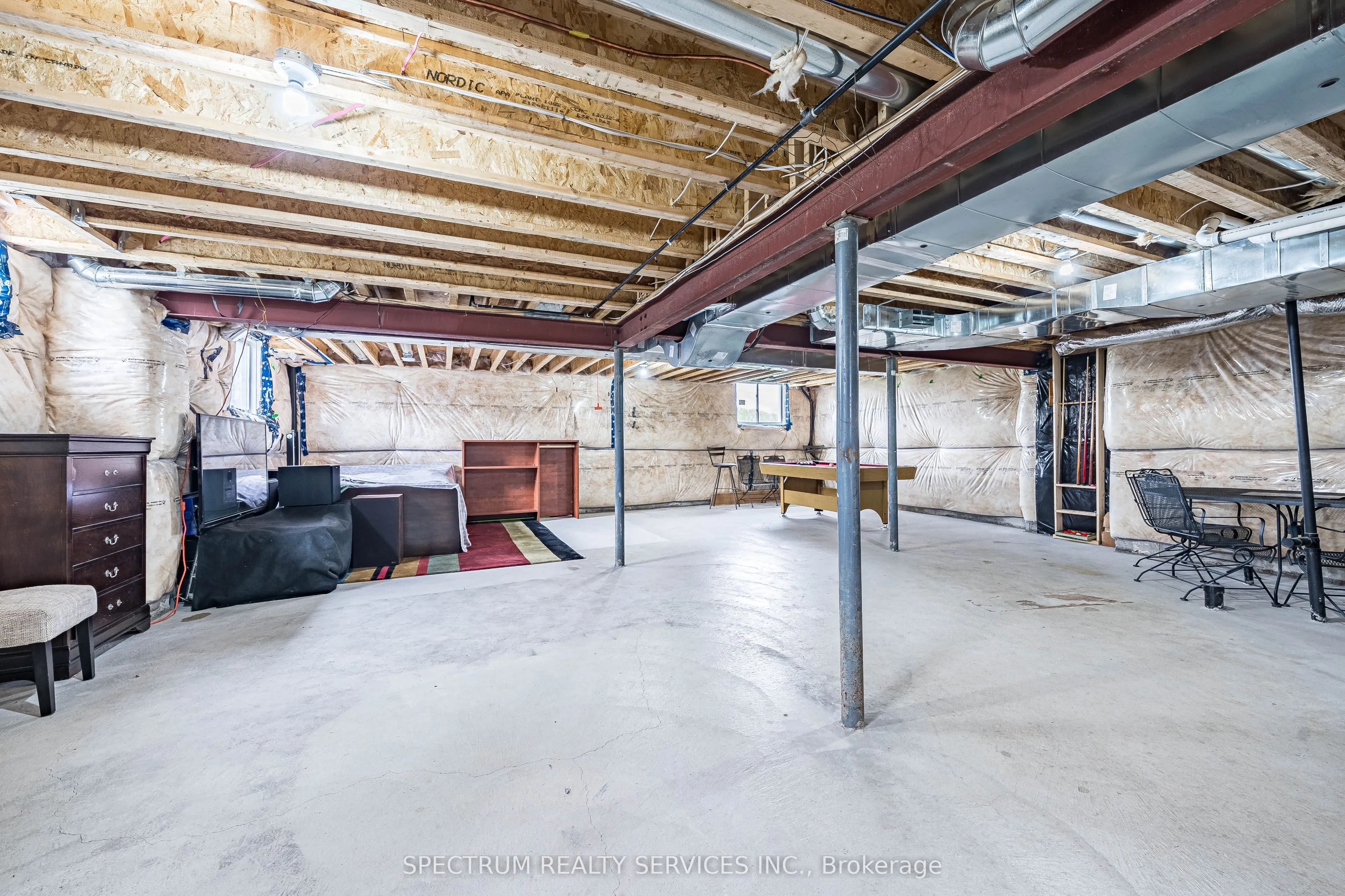 250 FERRAGINE Crescent