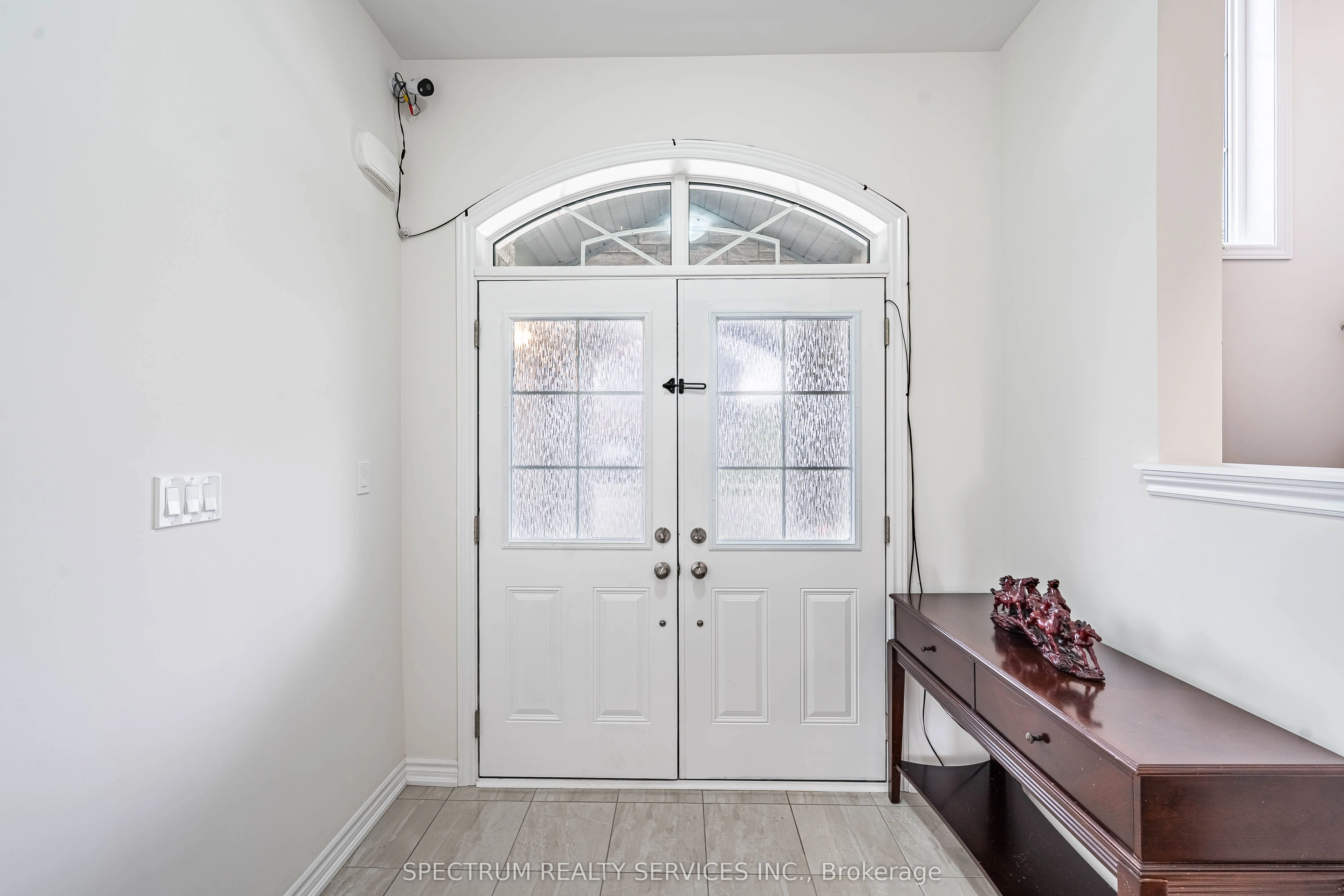 250 FERRAGINE Crescent