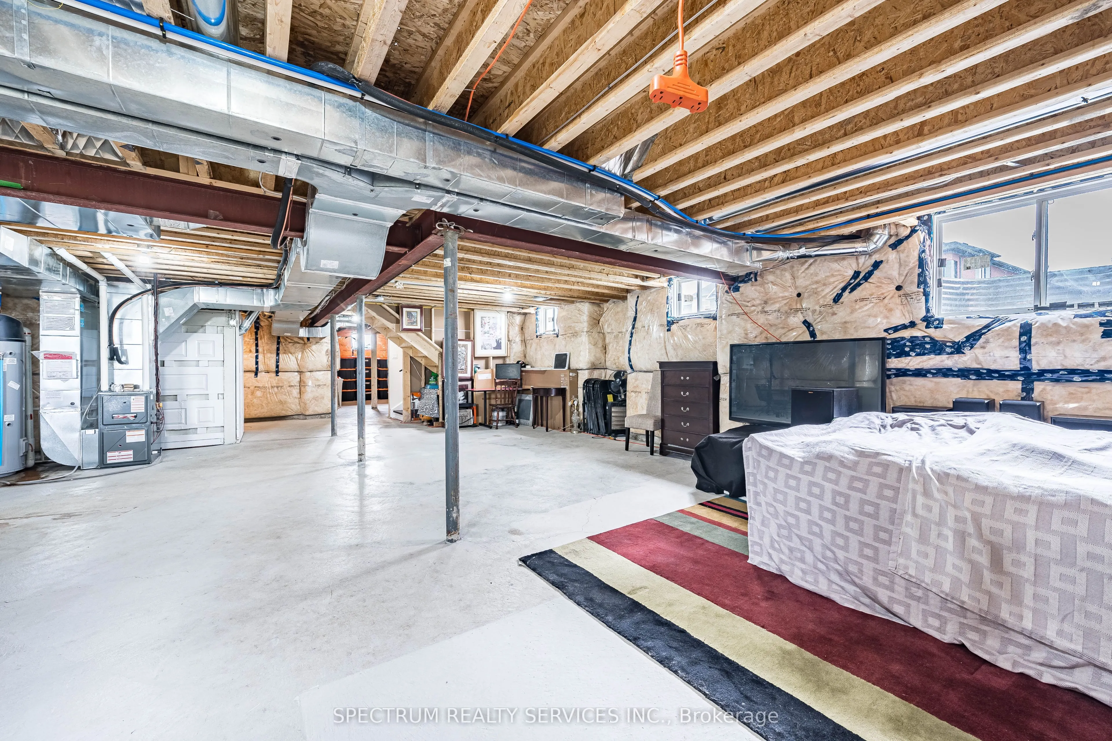 250 FERRAGINE Crescent