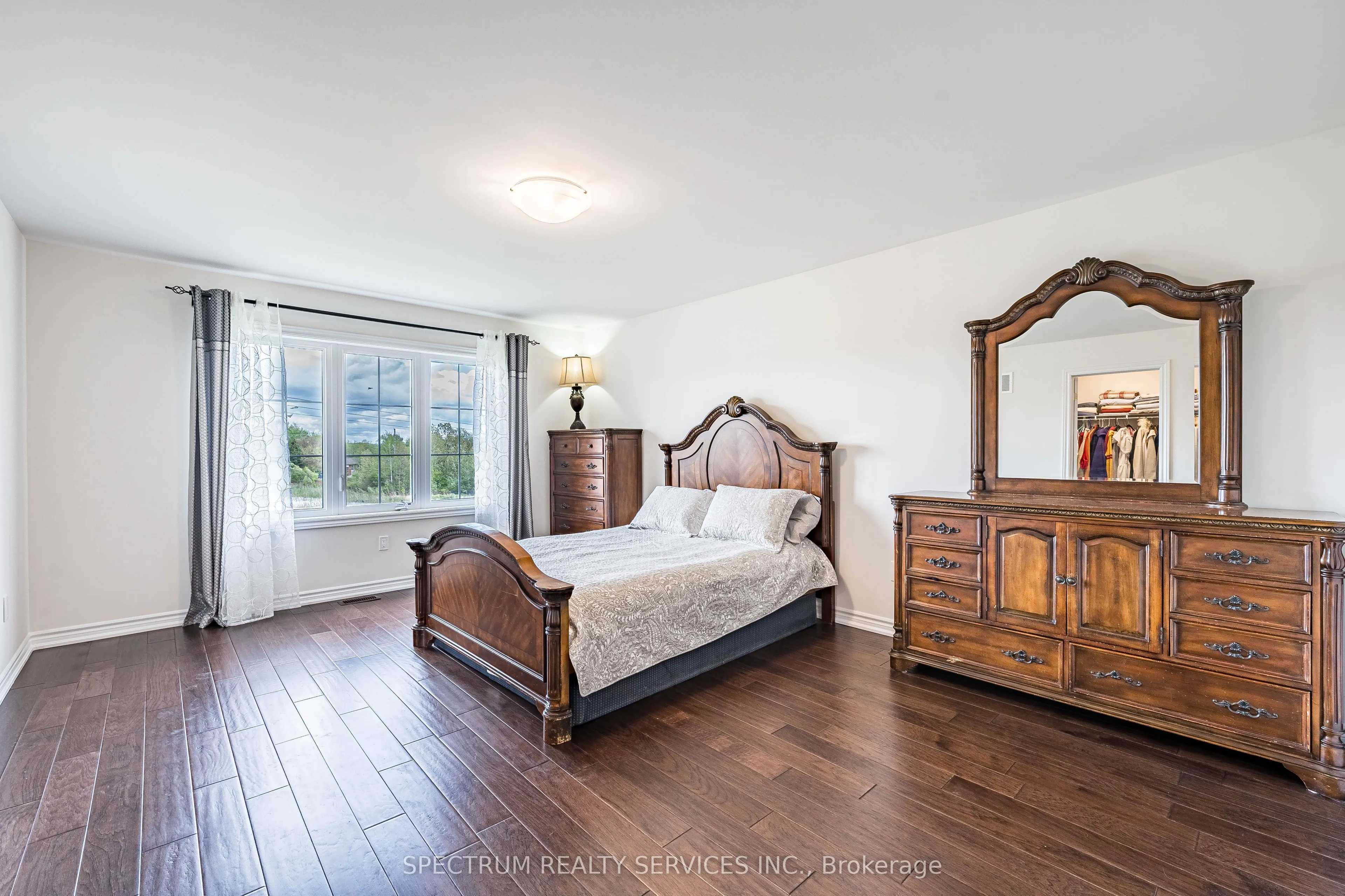 250 FERRAGINE Crescent