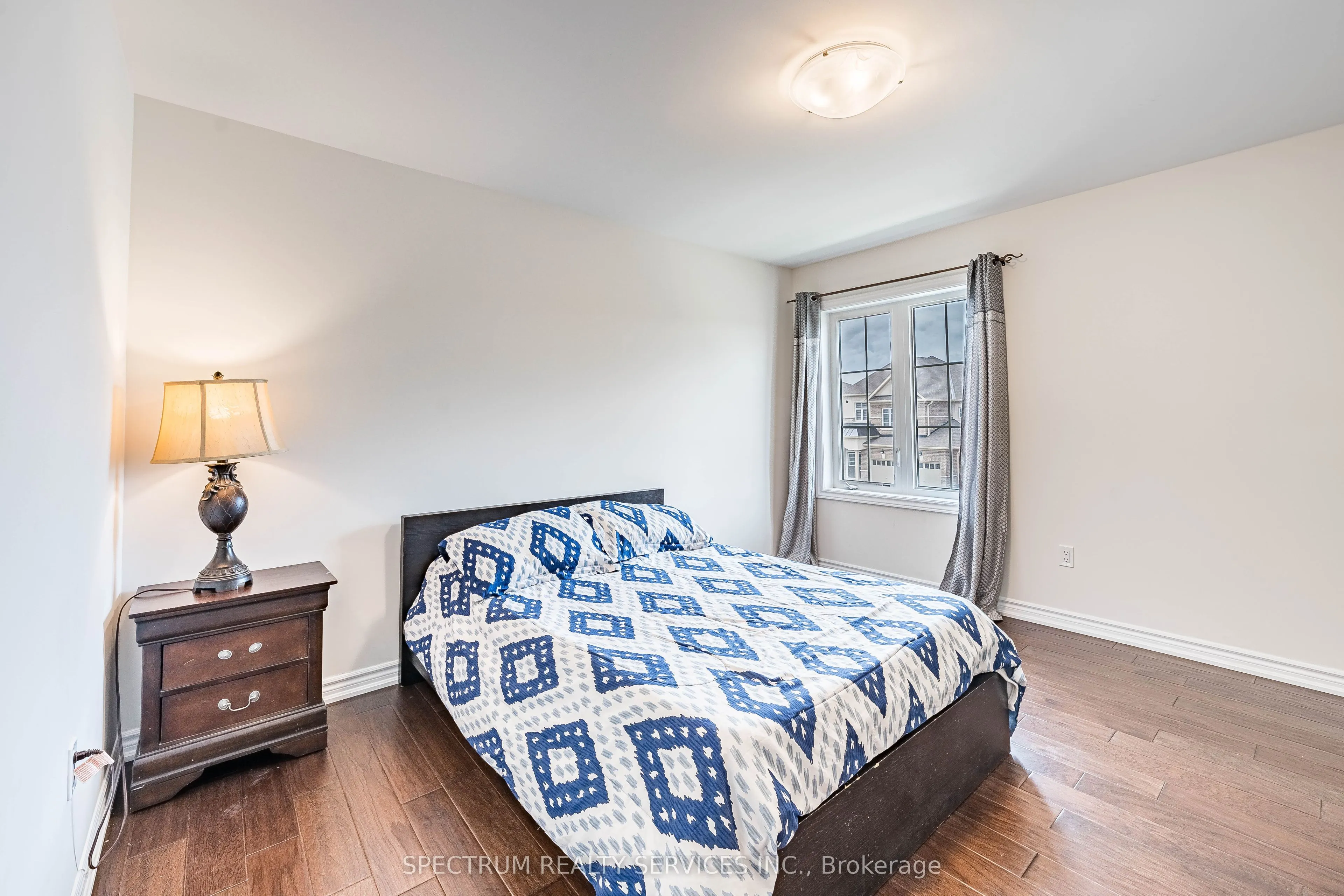 250 FERRAGINE Crescent