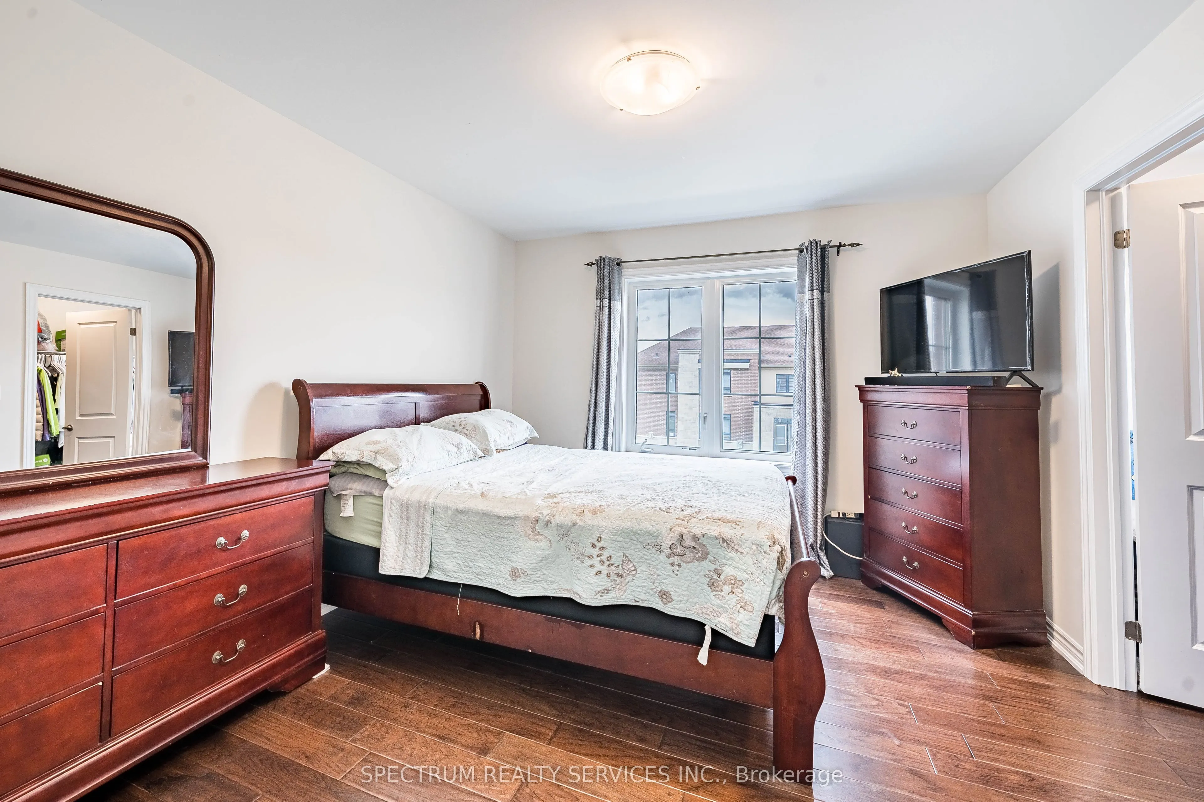 250 FERRAGINE Crescent