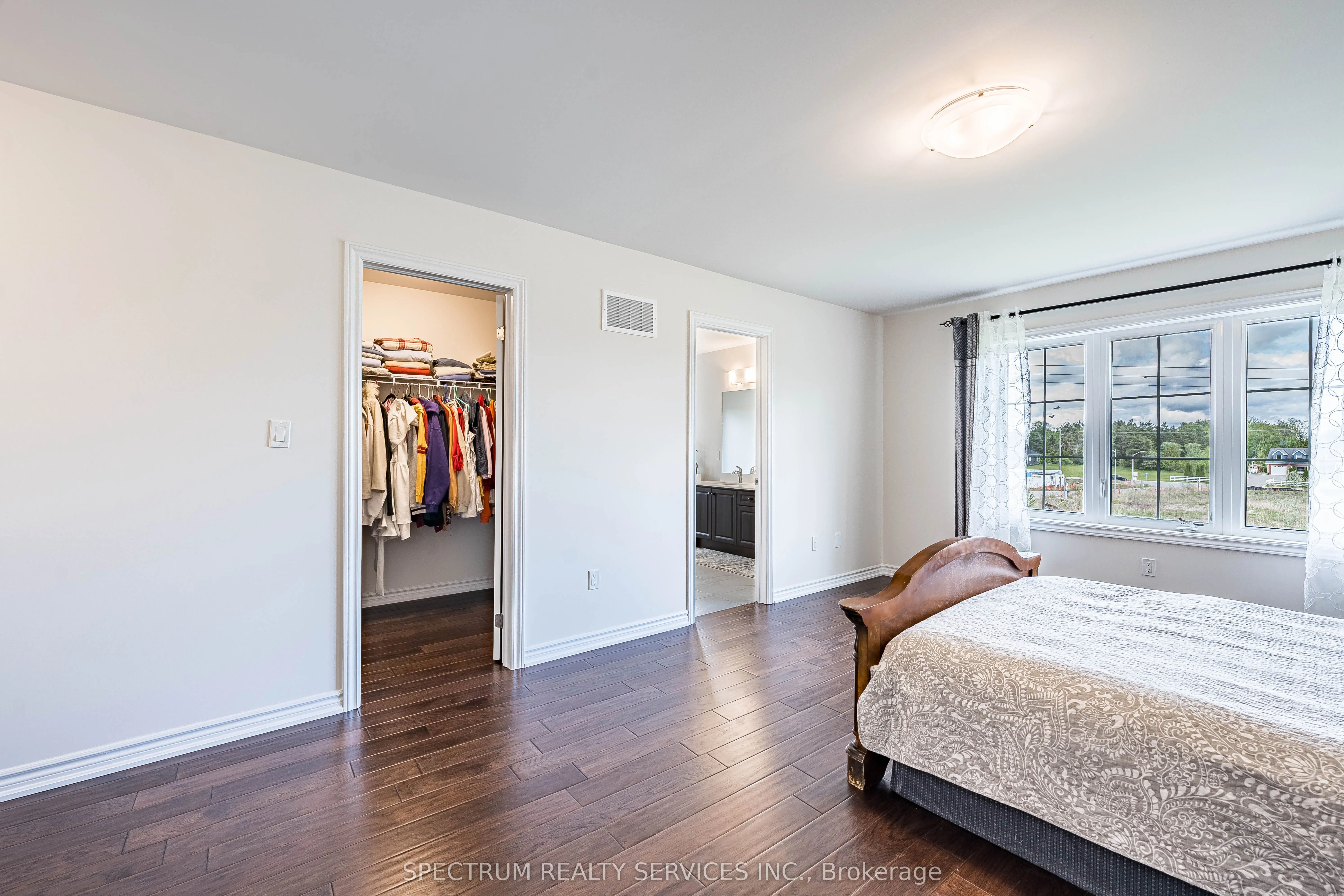 250 FERRAGINE Crescent
