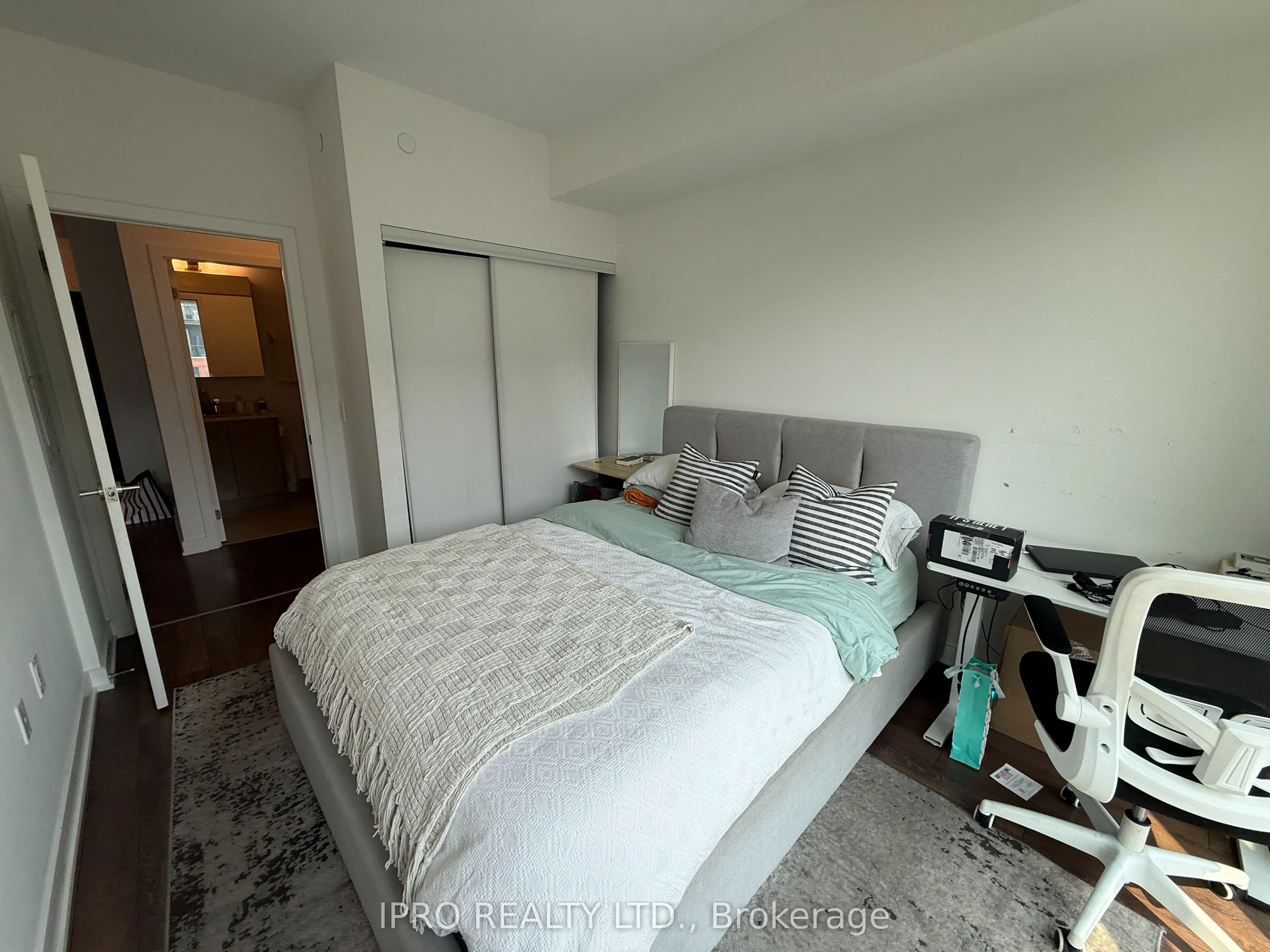 100 Eagle Rock Way, #906