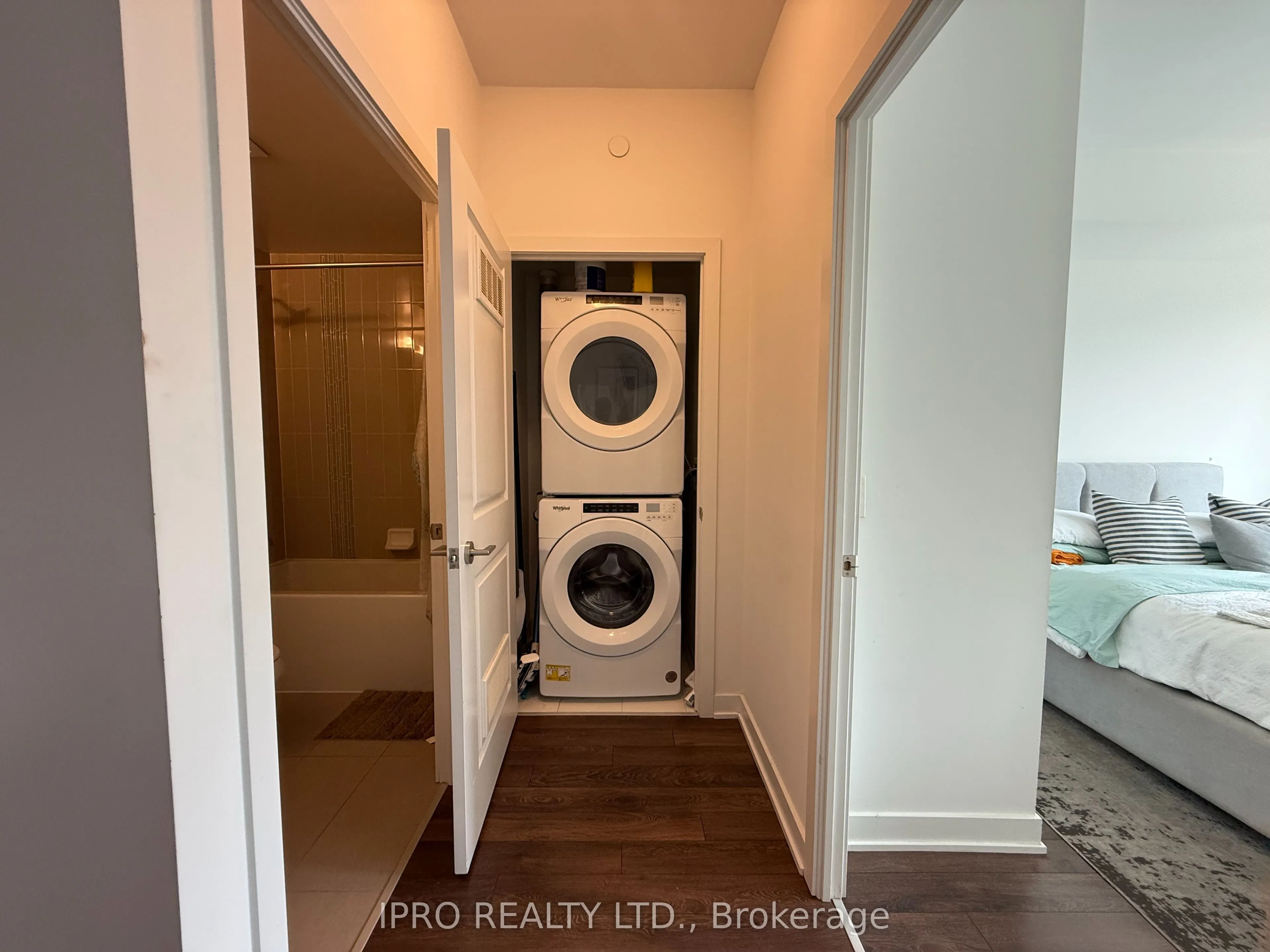 100 Eagle Rock Way, #906