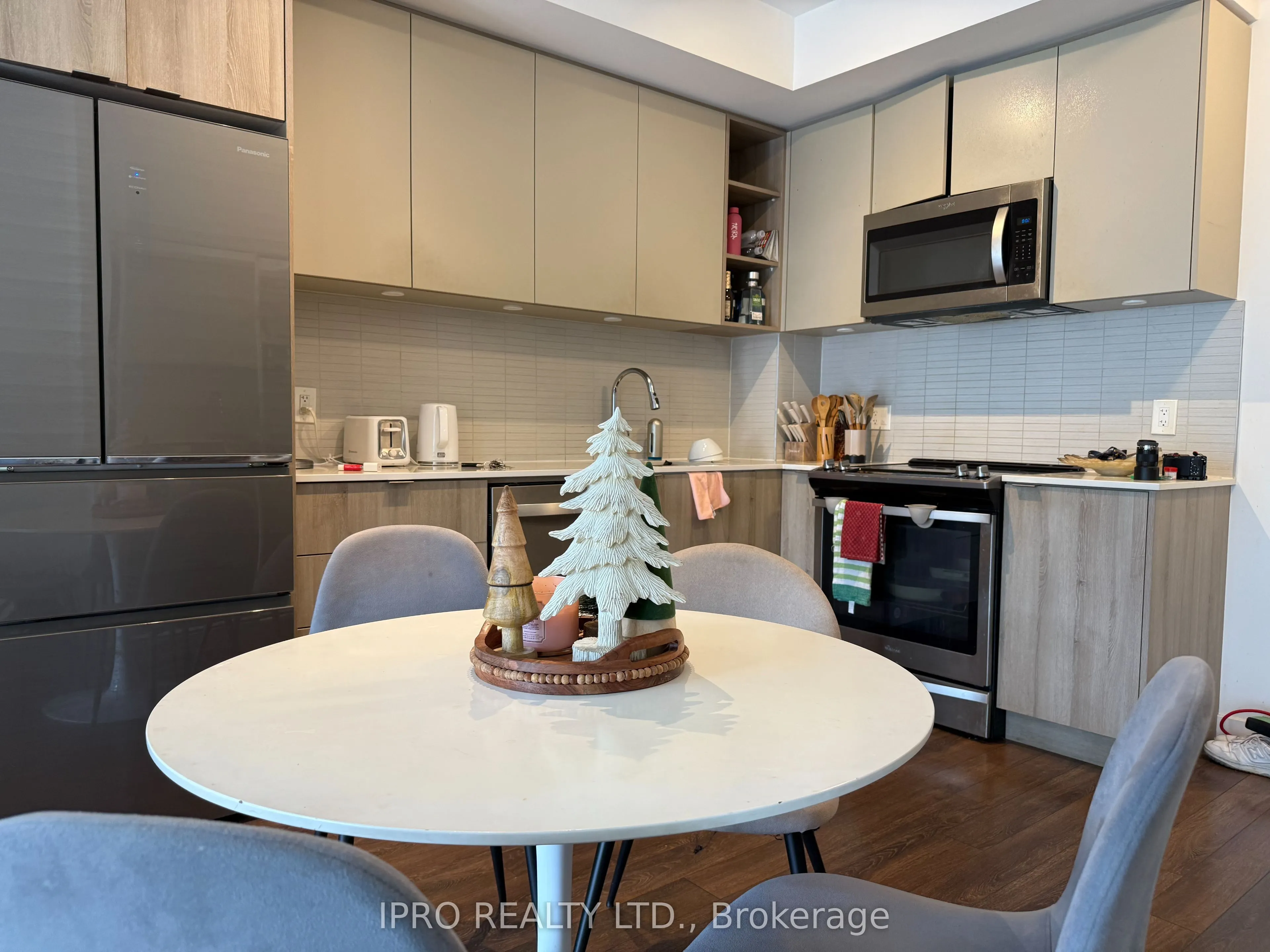 100 Eagle Rock Way, #906