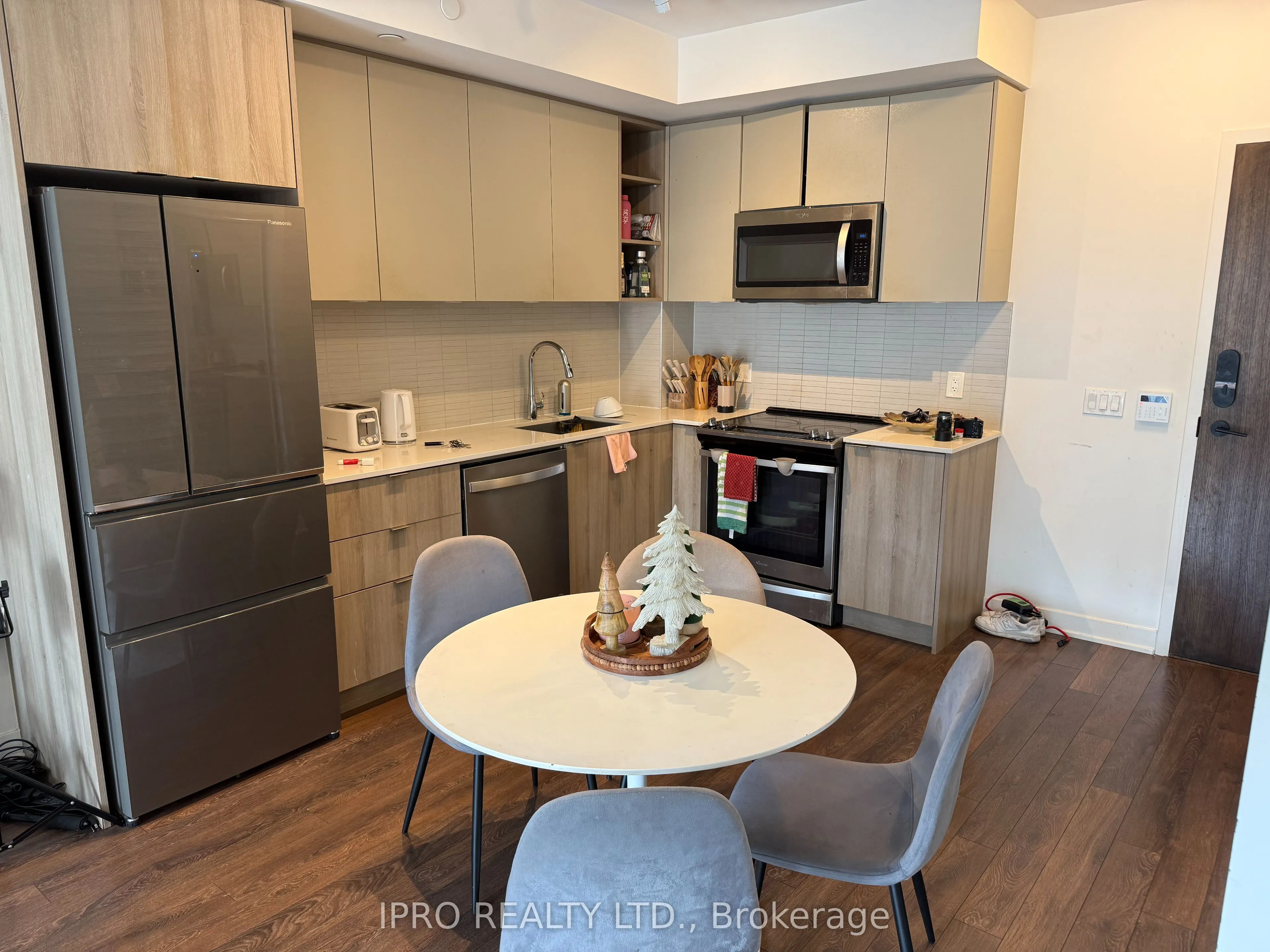 100 Eagle Rock Way, #906