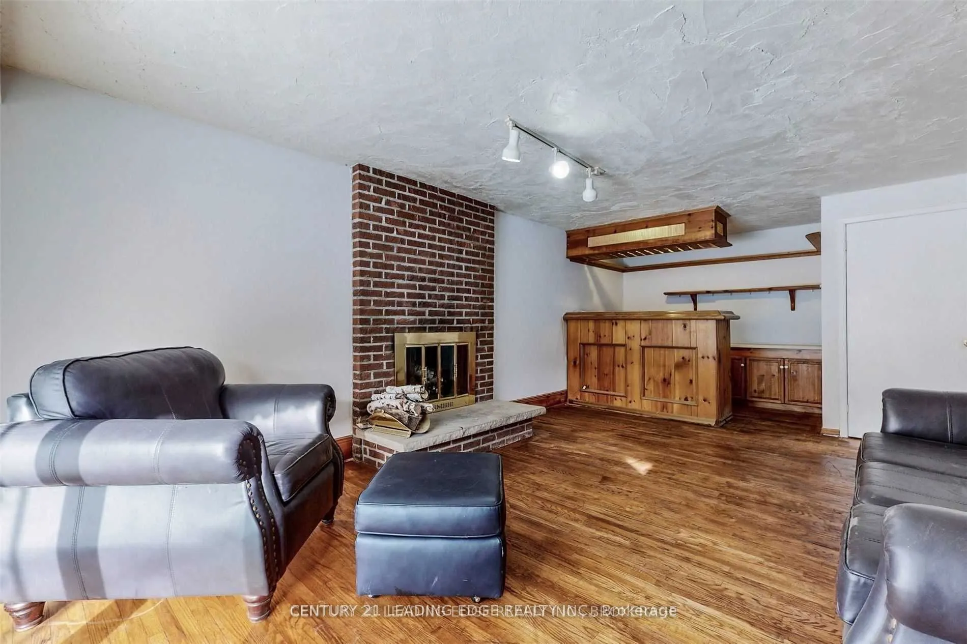 6 Jeremy Drive