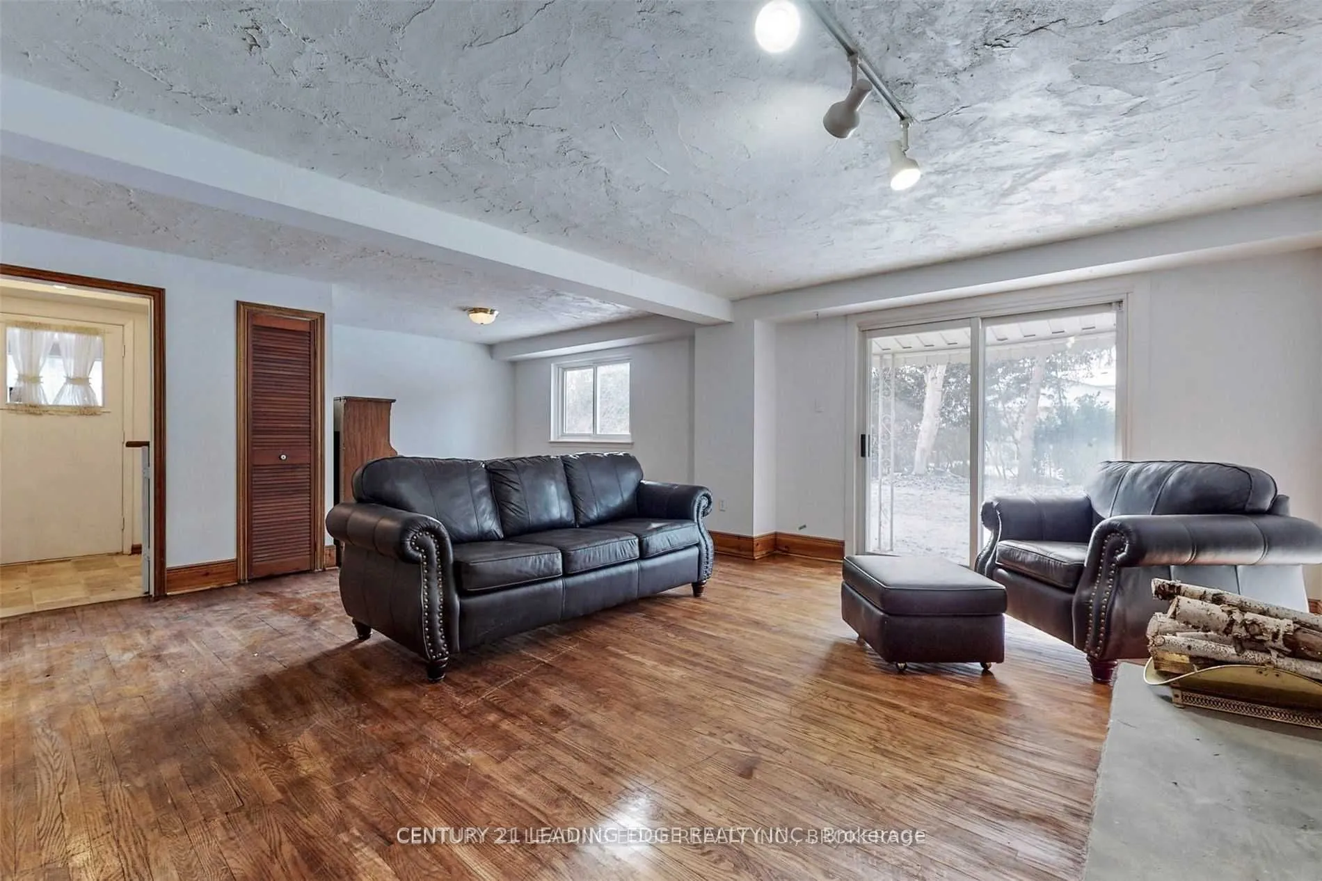 6 Jeremy Drive